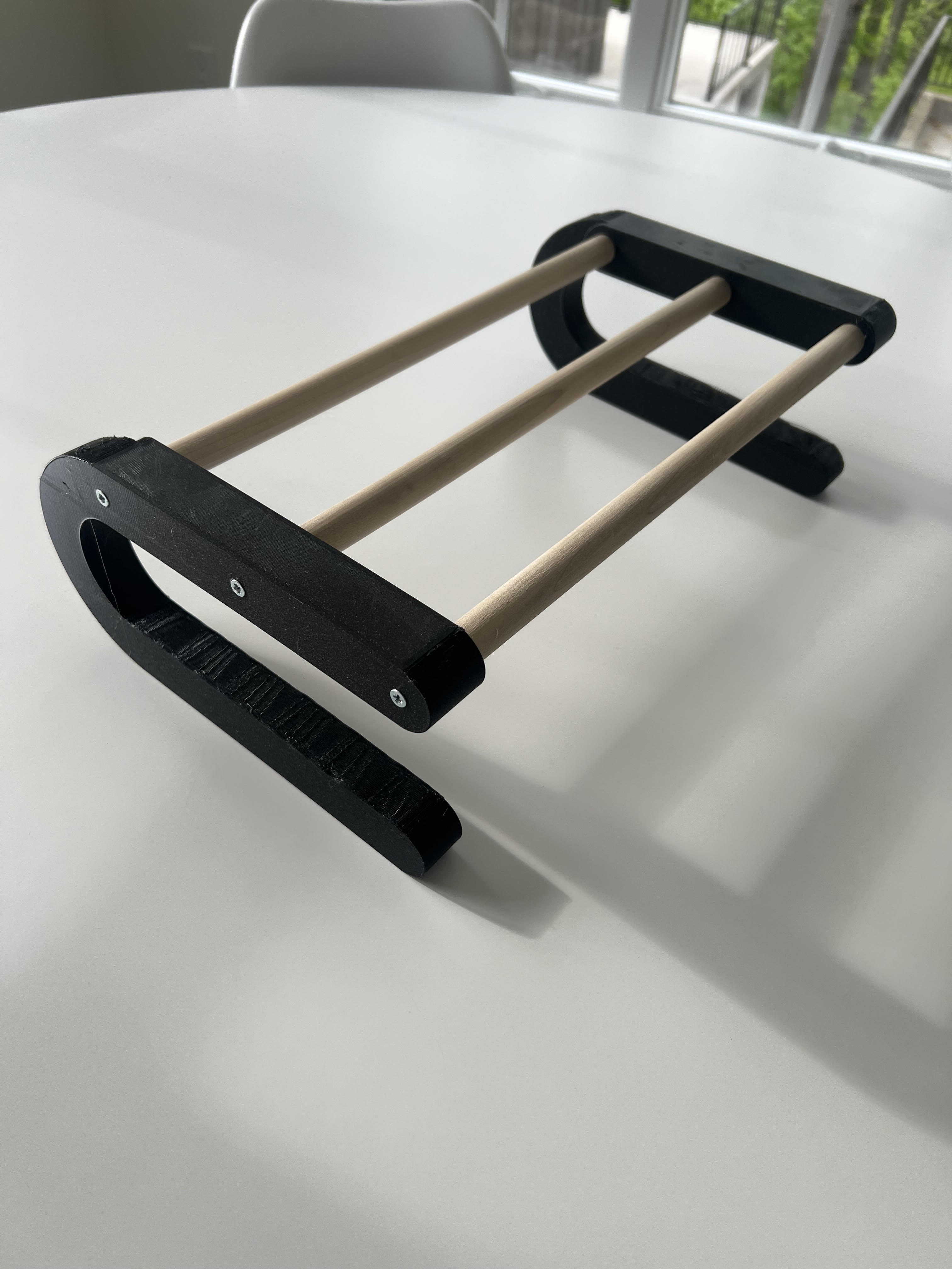 Laptop riser (Hardware required)