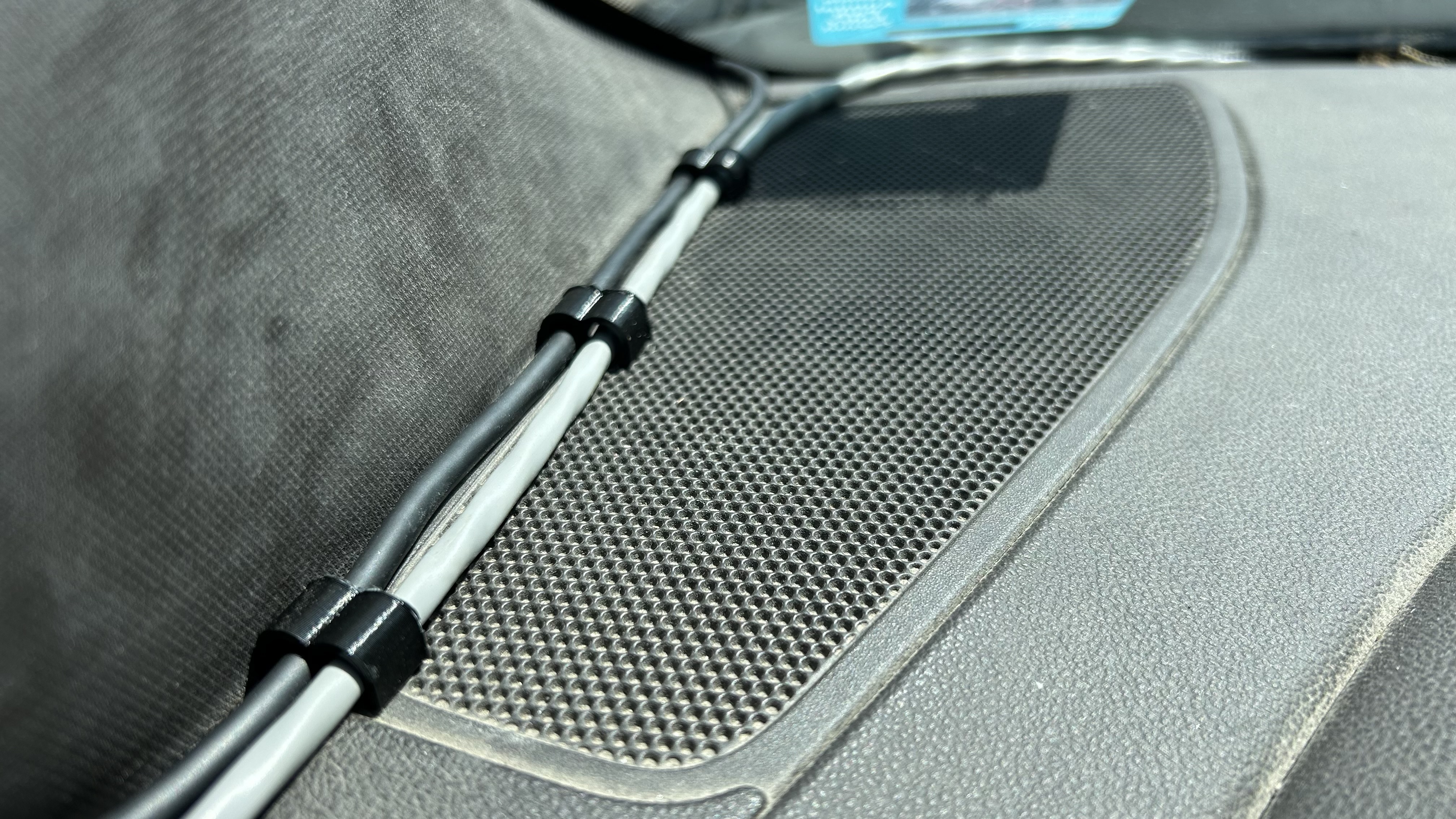 dash wire clip