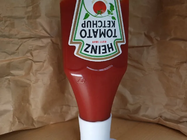 Stable ketchup / sauce holder