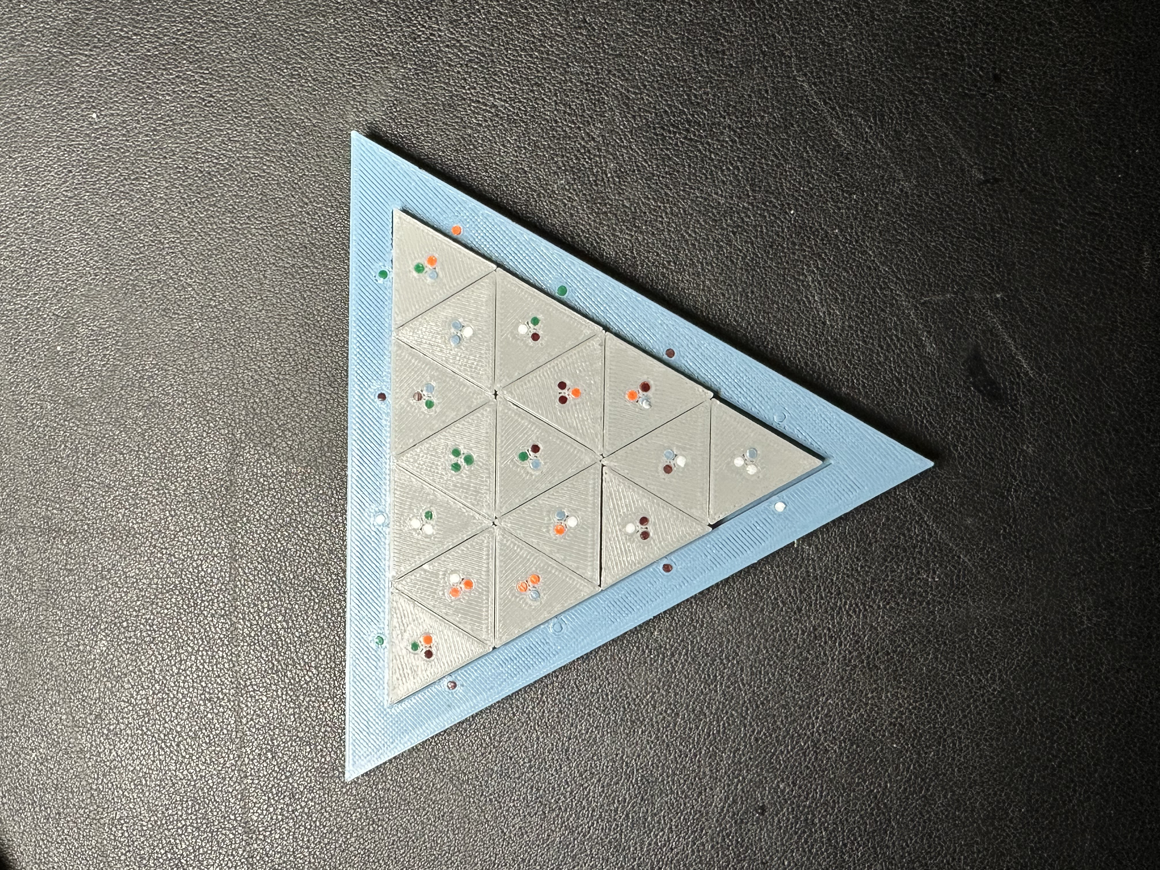 Dreiecks-Puzzle mit Farbcode — miniatura 2