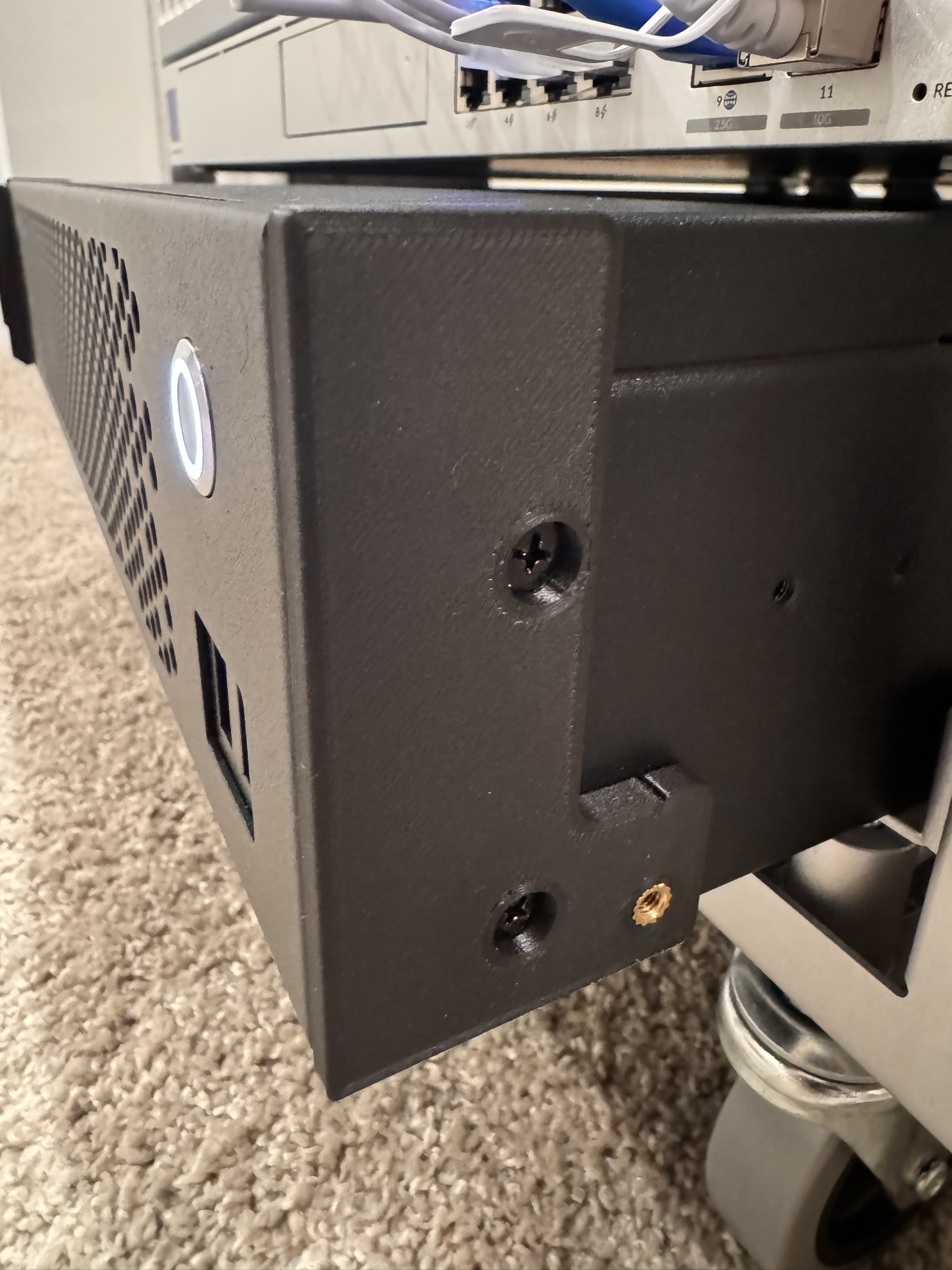 Sliger 2U Case Adapter for Ubiquiti Toolless Mini Rack