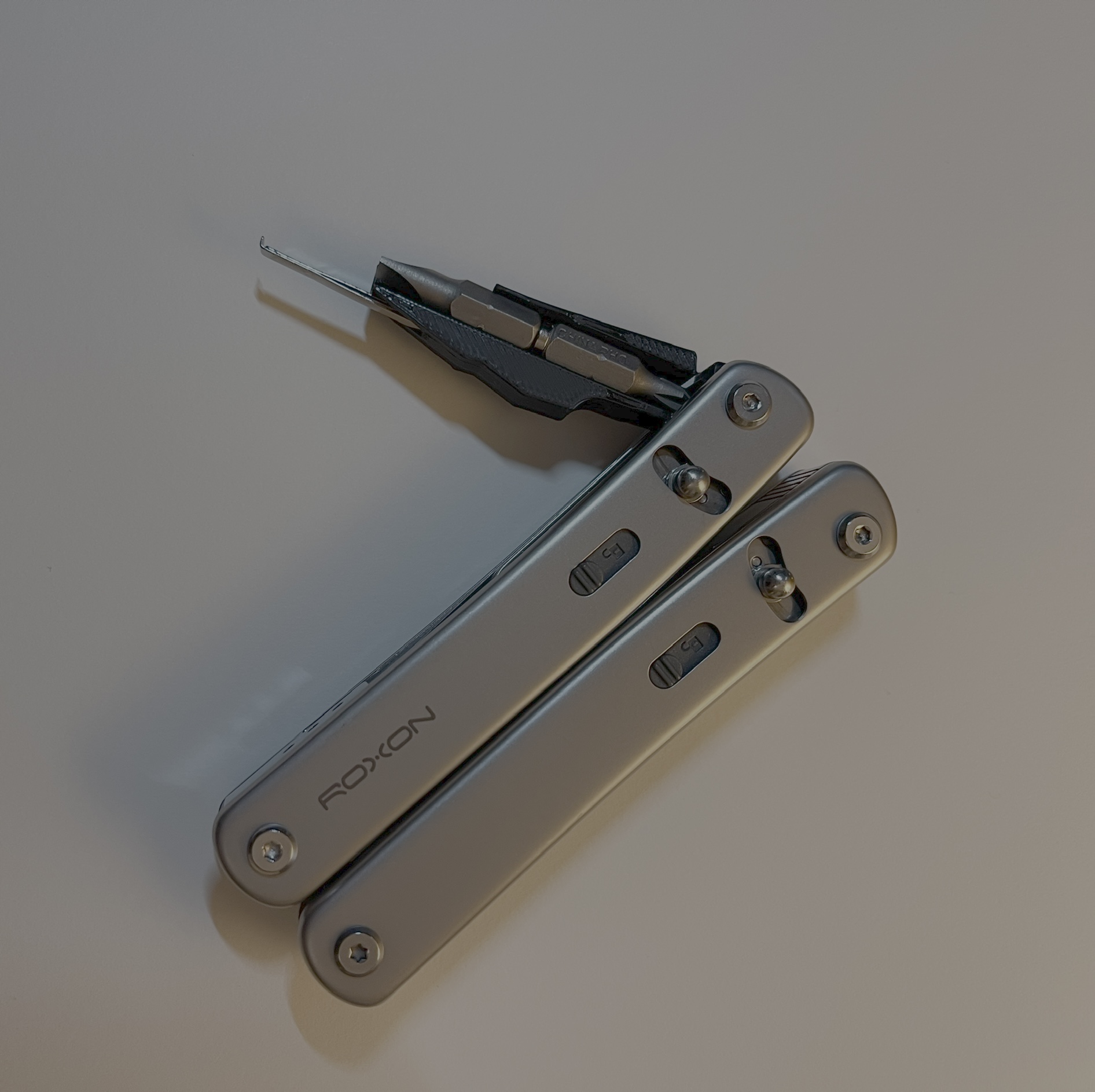Bit Holder With Tweezers for Roxon Flex