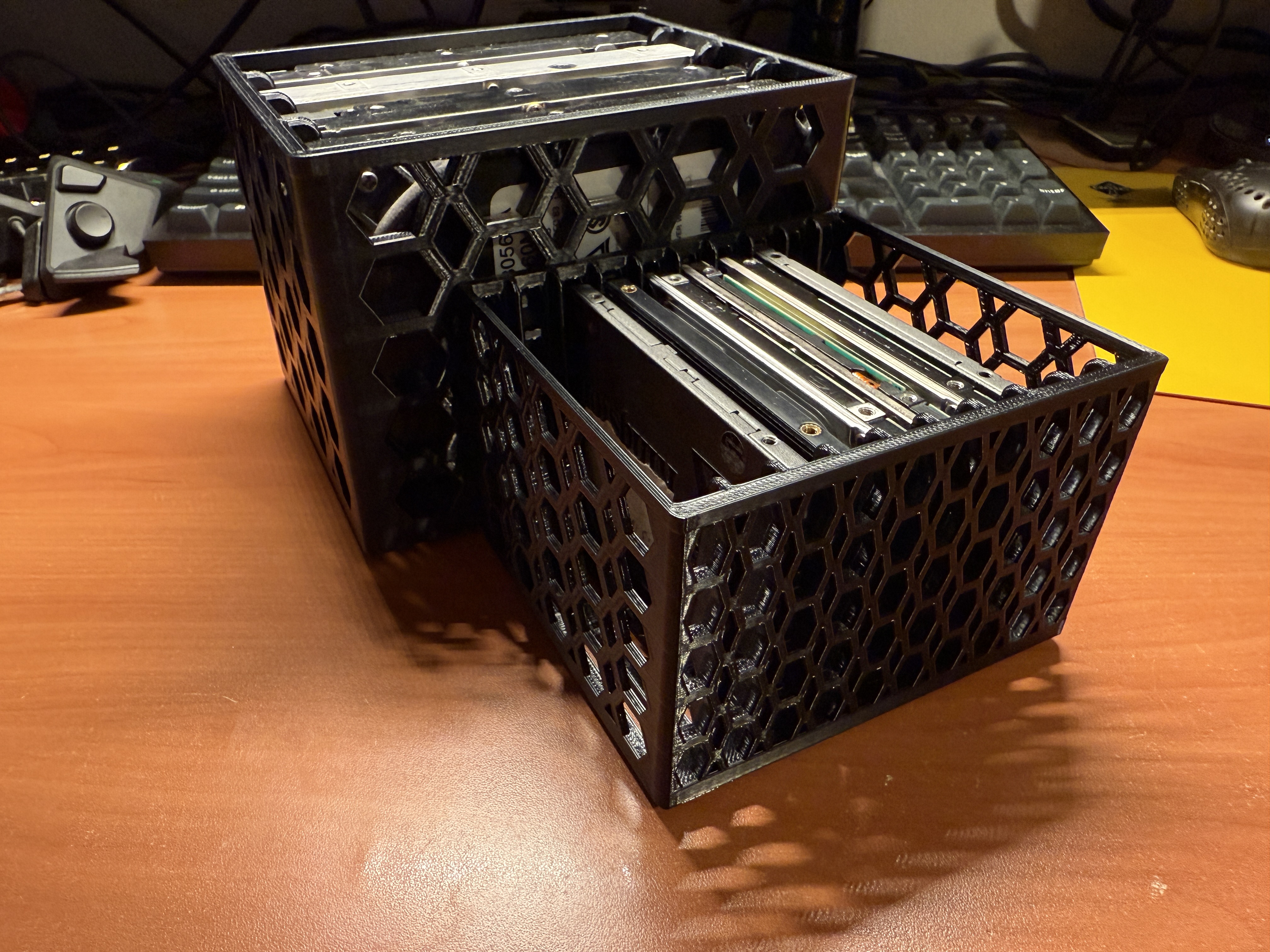 Miniatura 4 do modelo 3D 2.5" HDD/SSD Stackable Crate