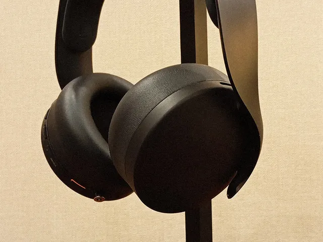 Headphone stand