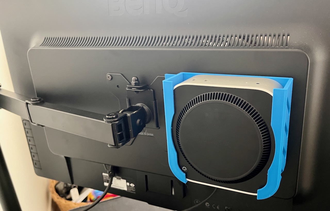 M4 Mac Mini Holder with 100x100m VESA Tab