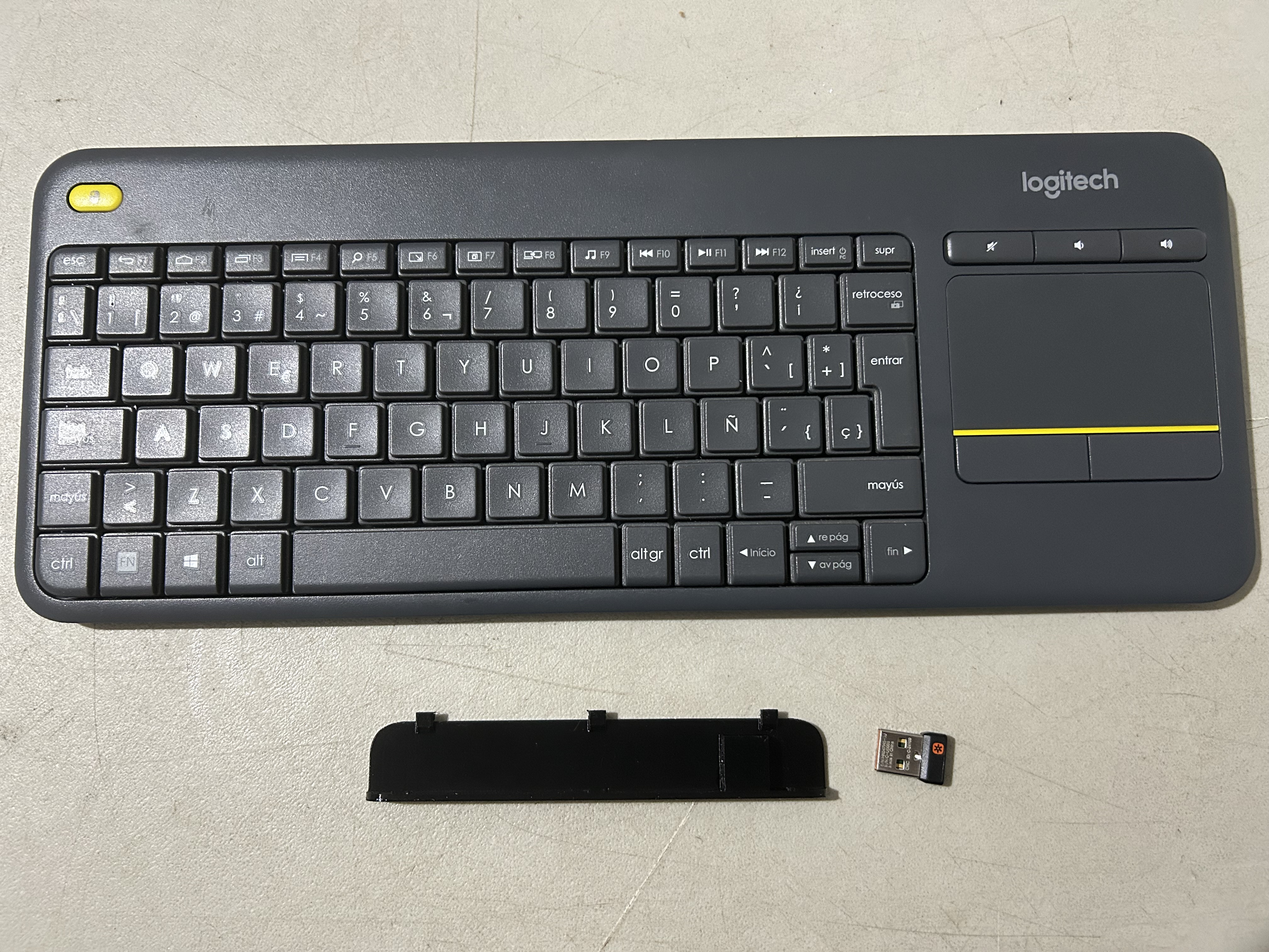 Logitech K400+ Battery Cover with Dongle Case