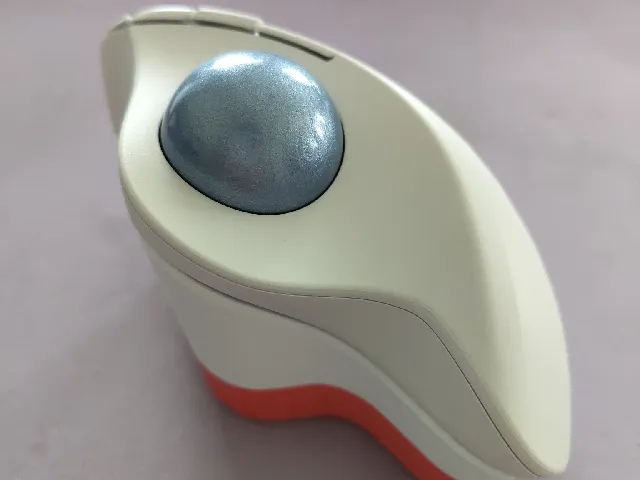 Logitech Ergo M575S Angled Stand with Anti-Slip Bumpons