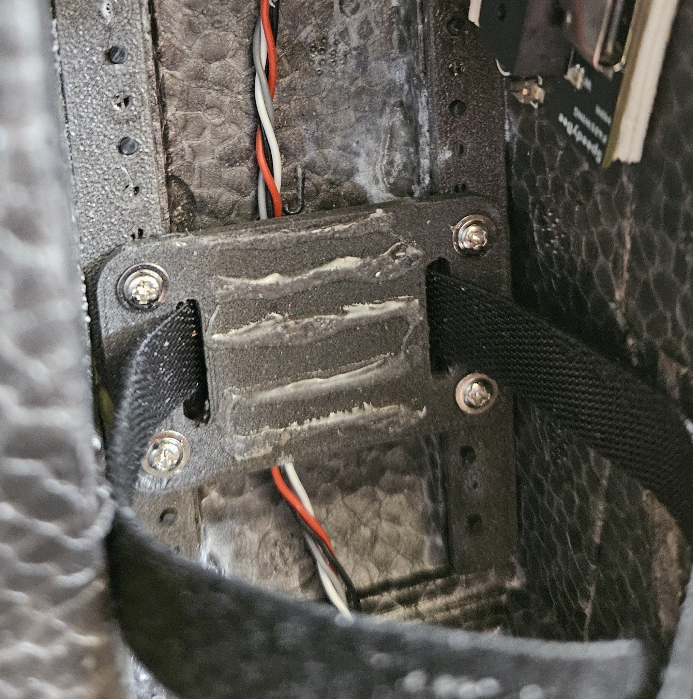 Heewing T1 Fuselage Mount Strip and Battery Plate