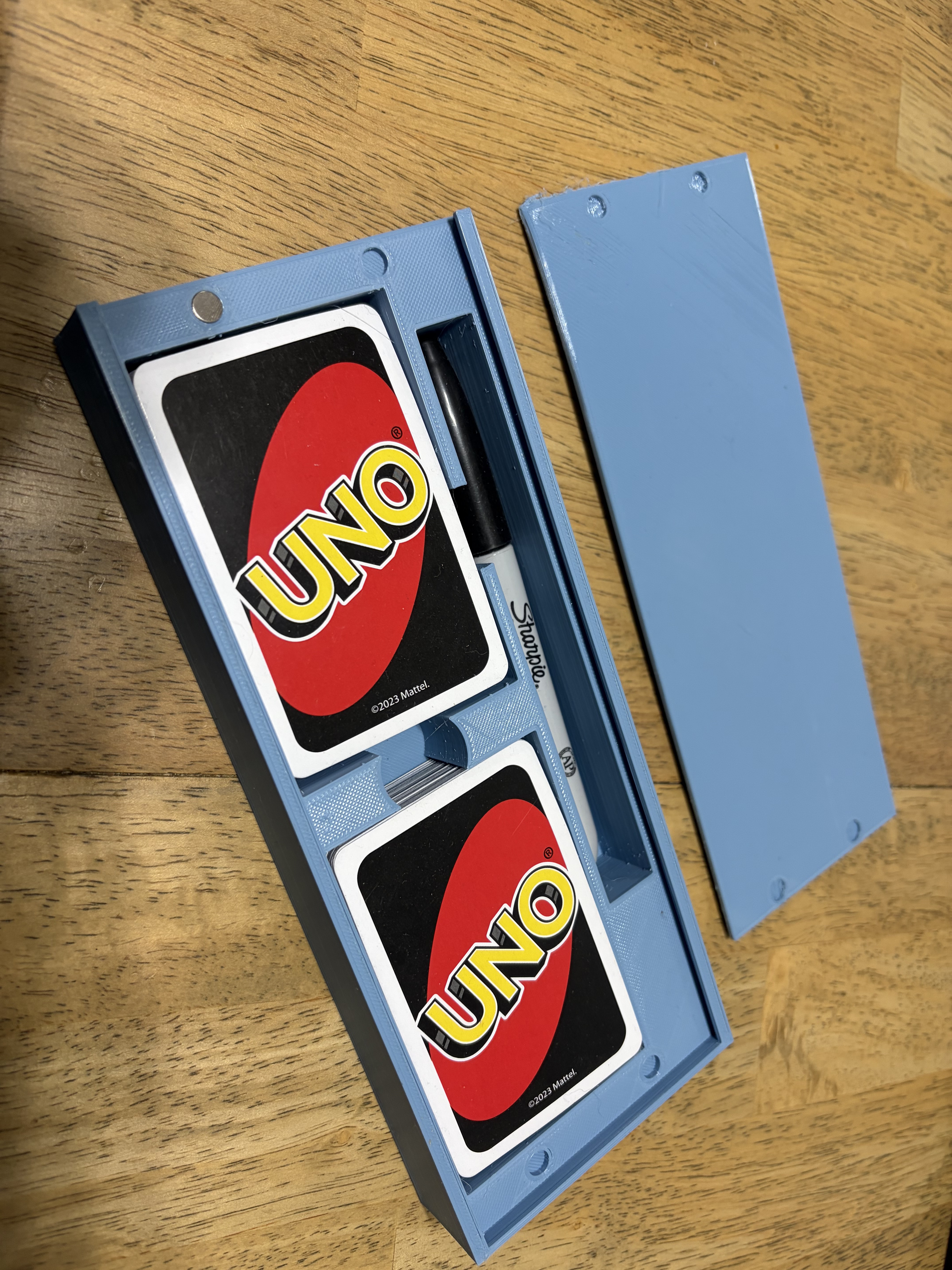 Uno Card Holder with sharpie storage and magnet locking
