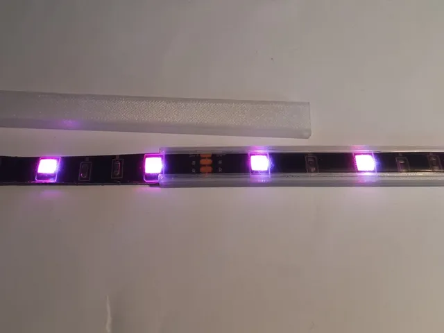 LED Streifen Halteschiene und / oder Diffusor