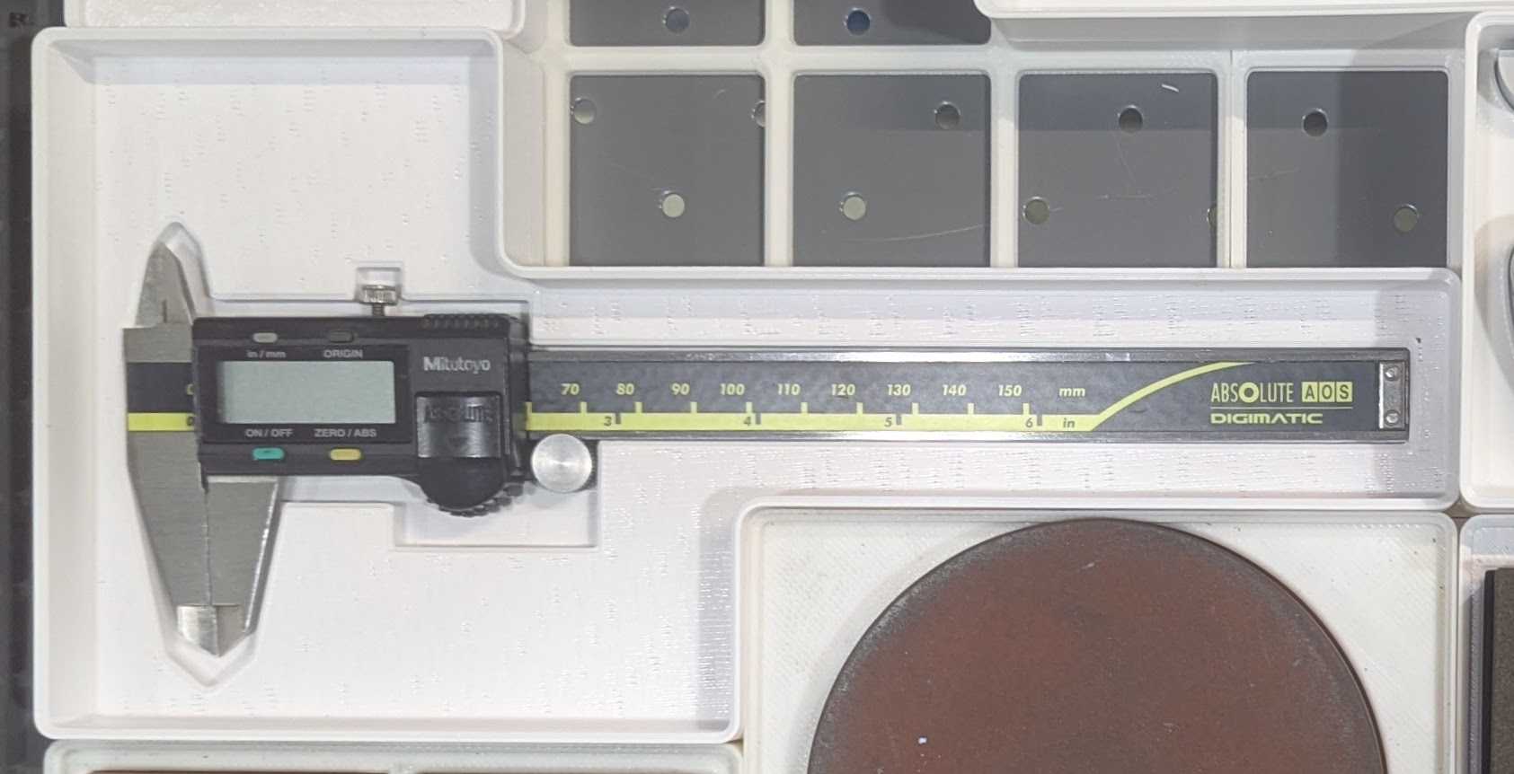 Mitutoyo 500-196-30 Digital Calipers 6" Gridfinity Bin