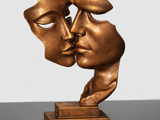 Kissing faces statue