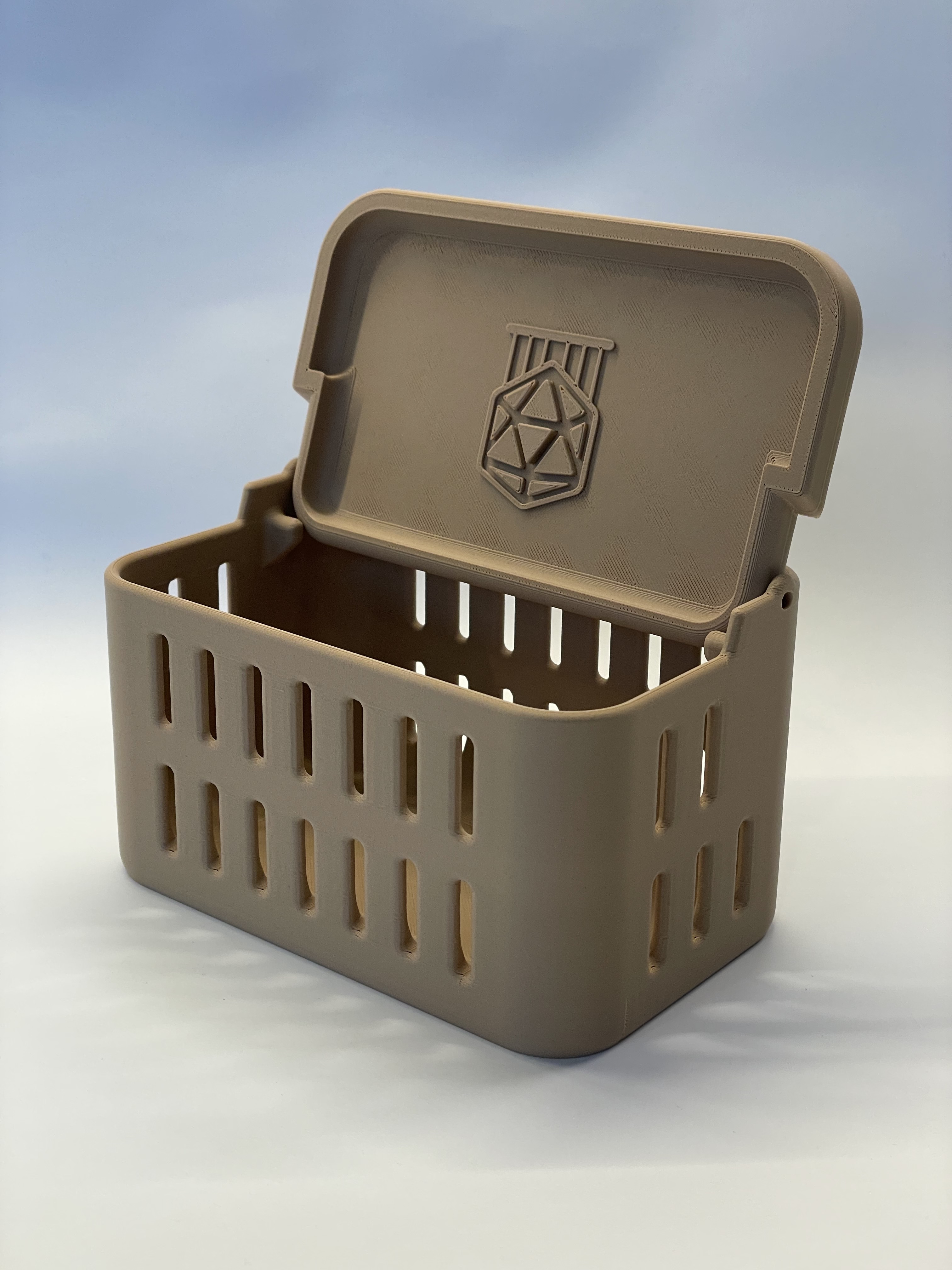 Garlic and ginger kitchen basket with lid