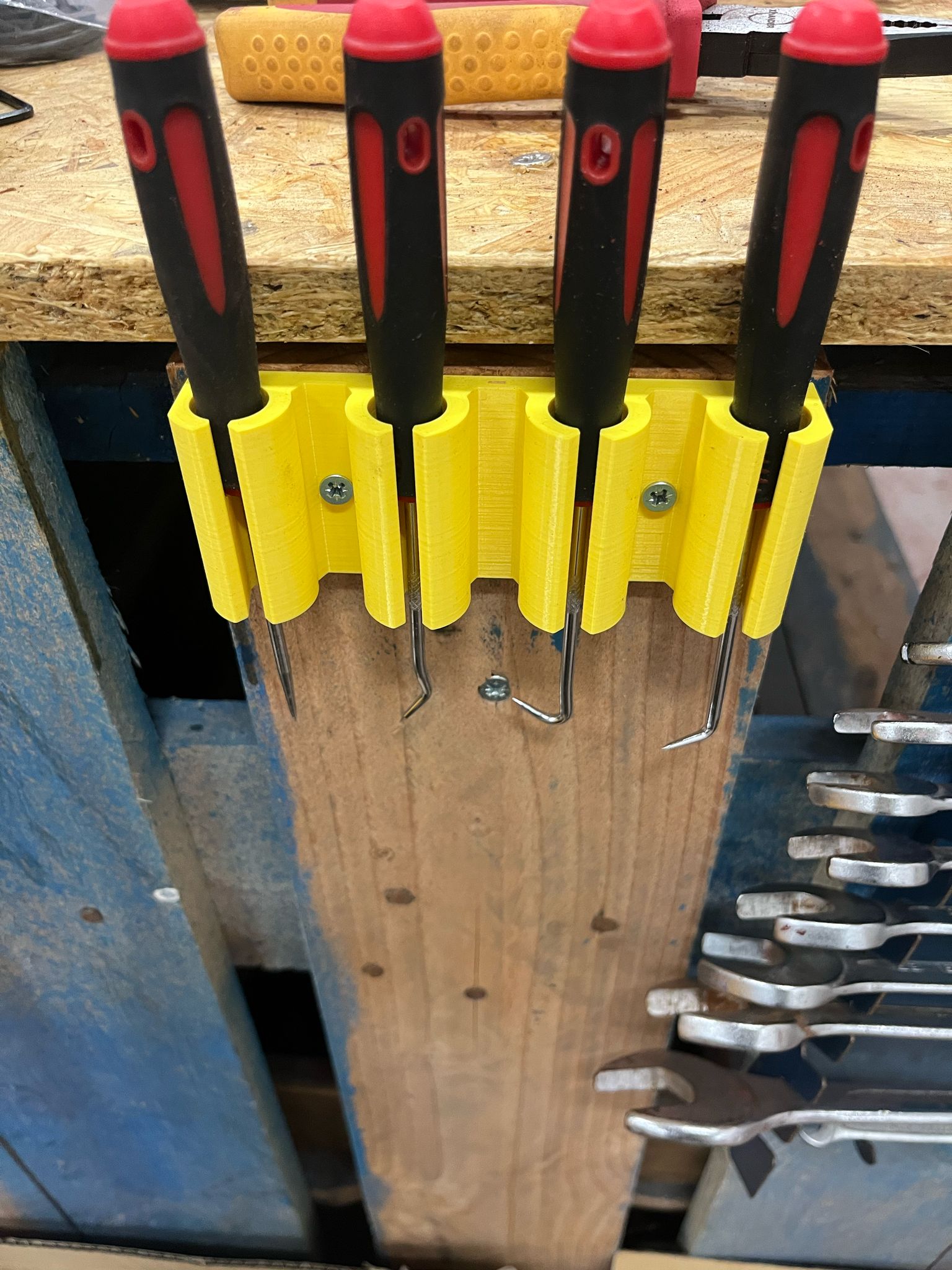 Holder for hook tools for removing seals and gaskets / Soporte ganchos para quitar retenes y juntas