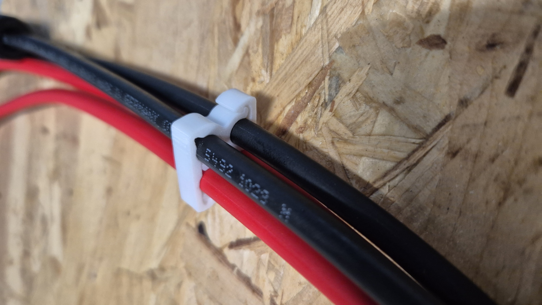 Kabelclip 4 x 6mm² MC4 PV Kabel Cable Clip