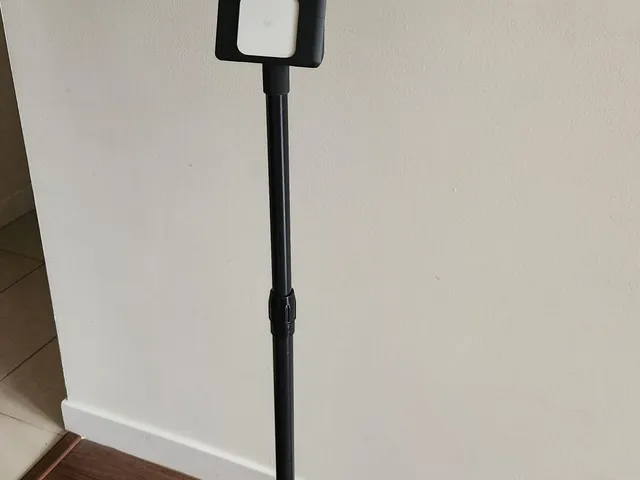 Pole mounted donation terminal