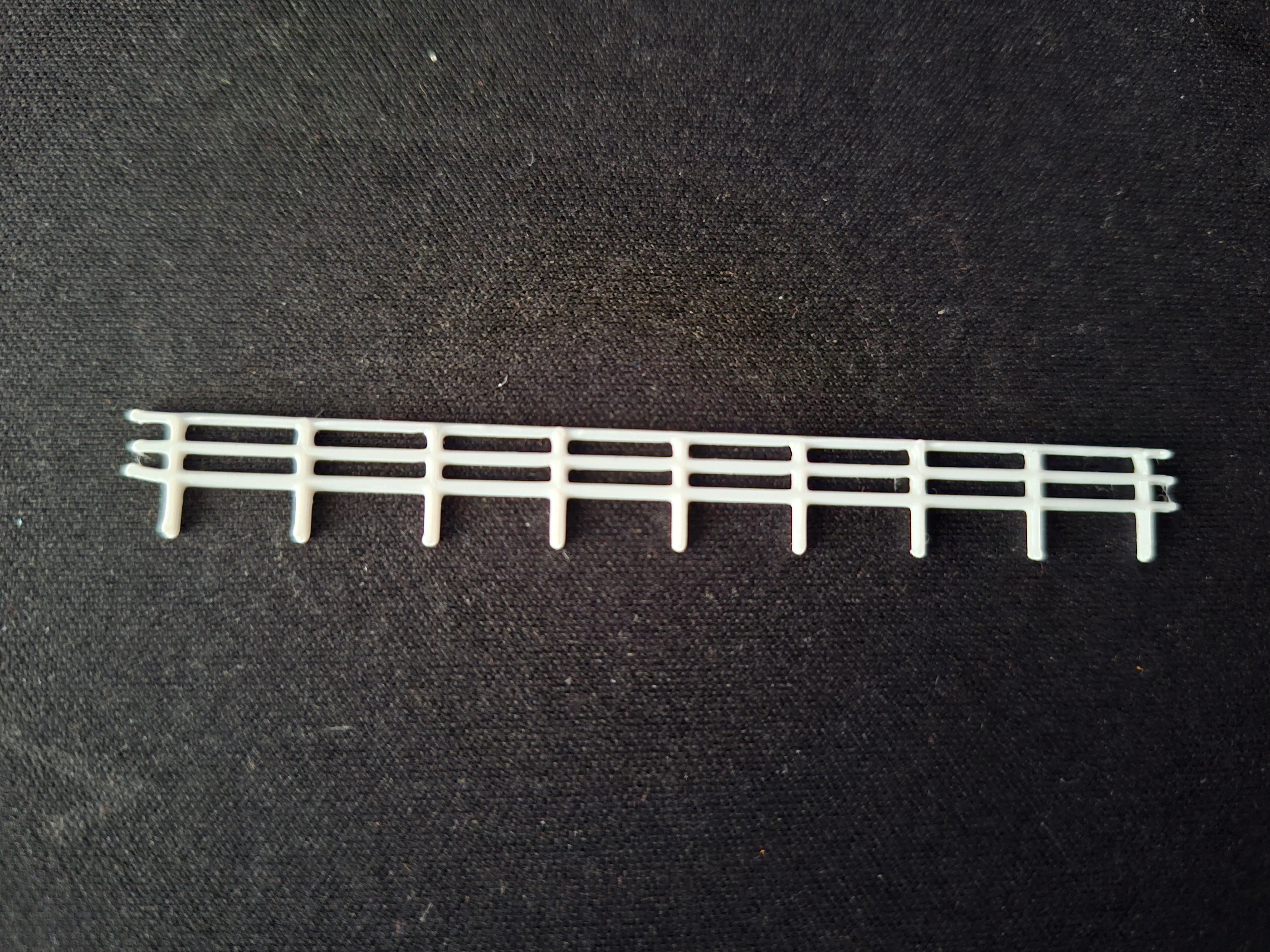 Railing for scale models of ships