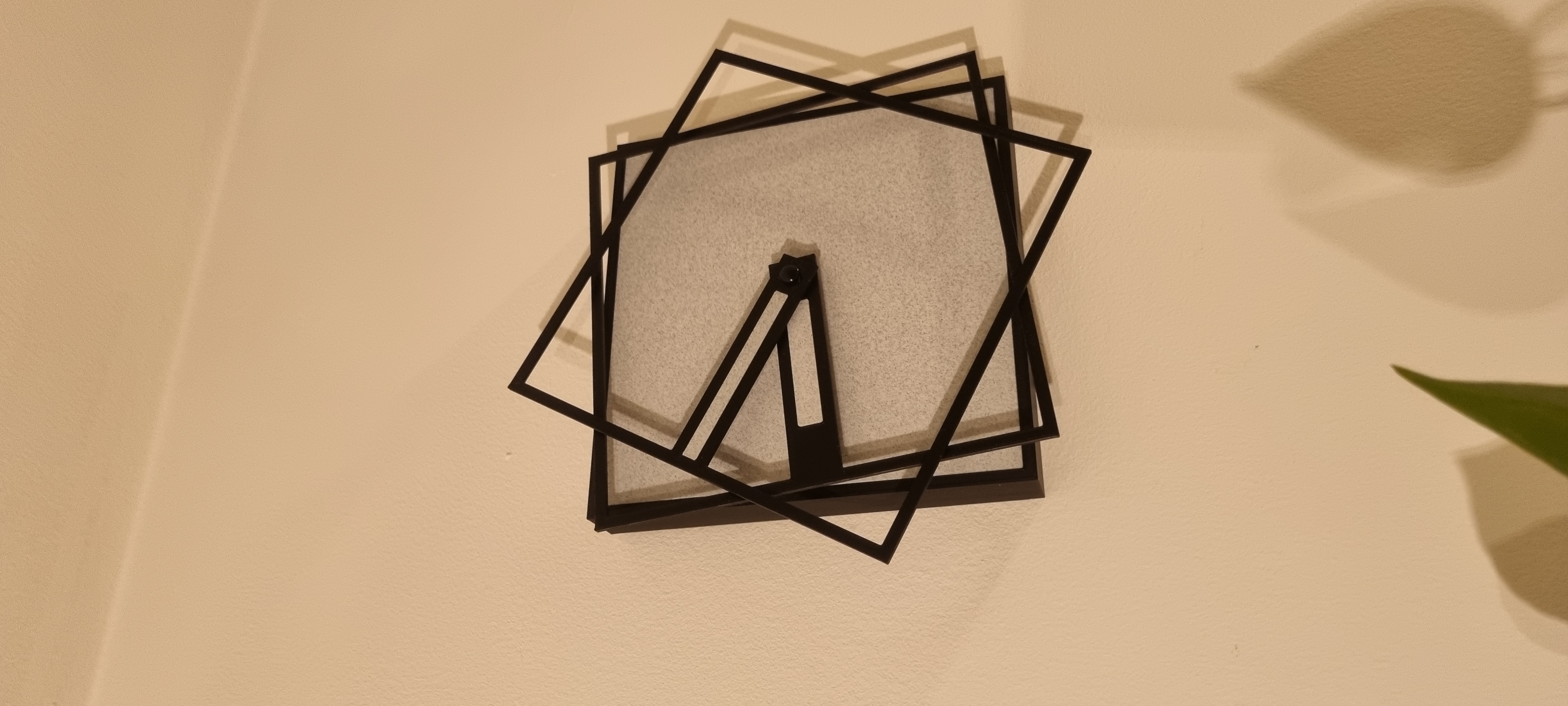 Miniatura 2 do modelo 3D Square Rotating Wall Clock