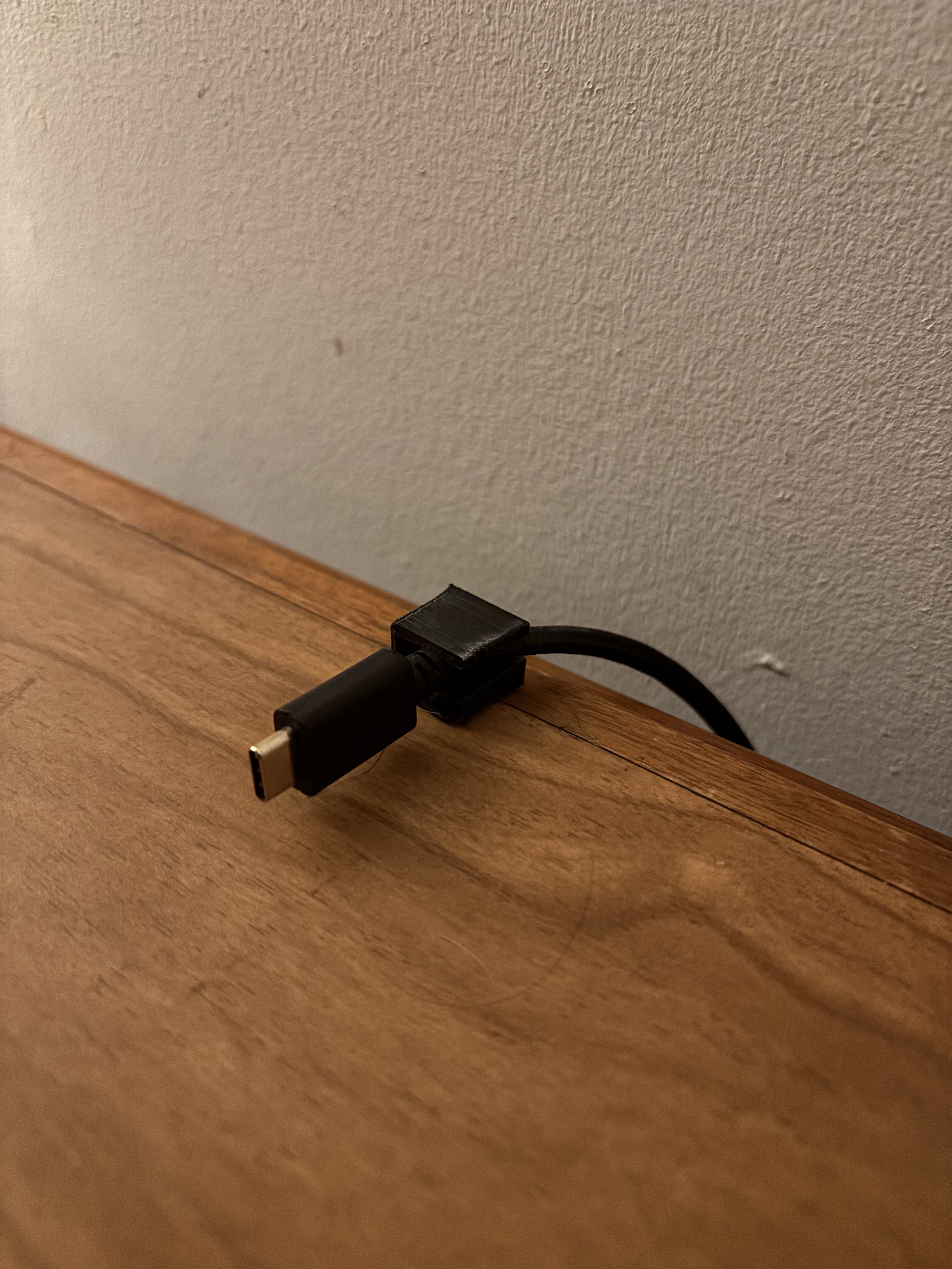 Discrete Cable Holder