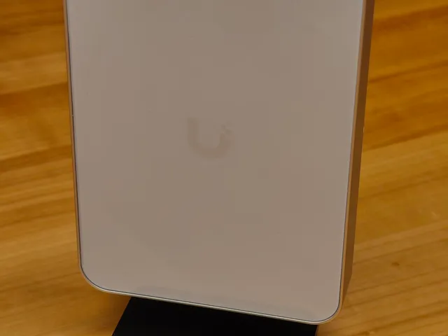 Ubiquiti U7 Pro-Wall Stand