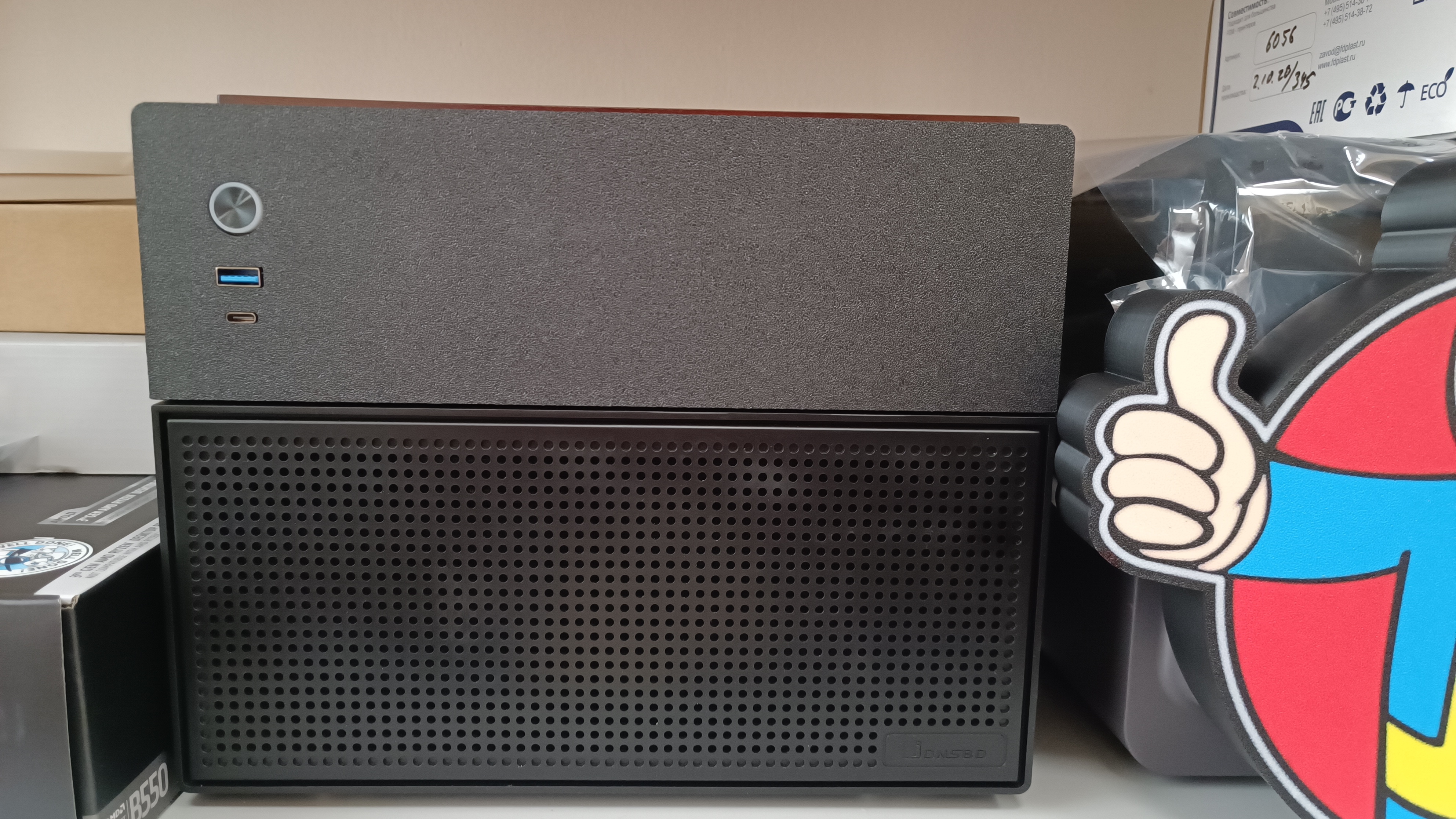 Jonsbo N4 front panel