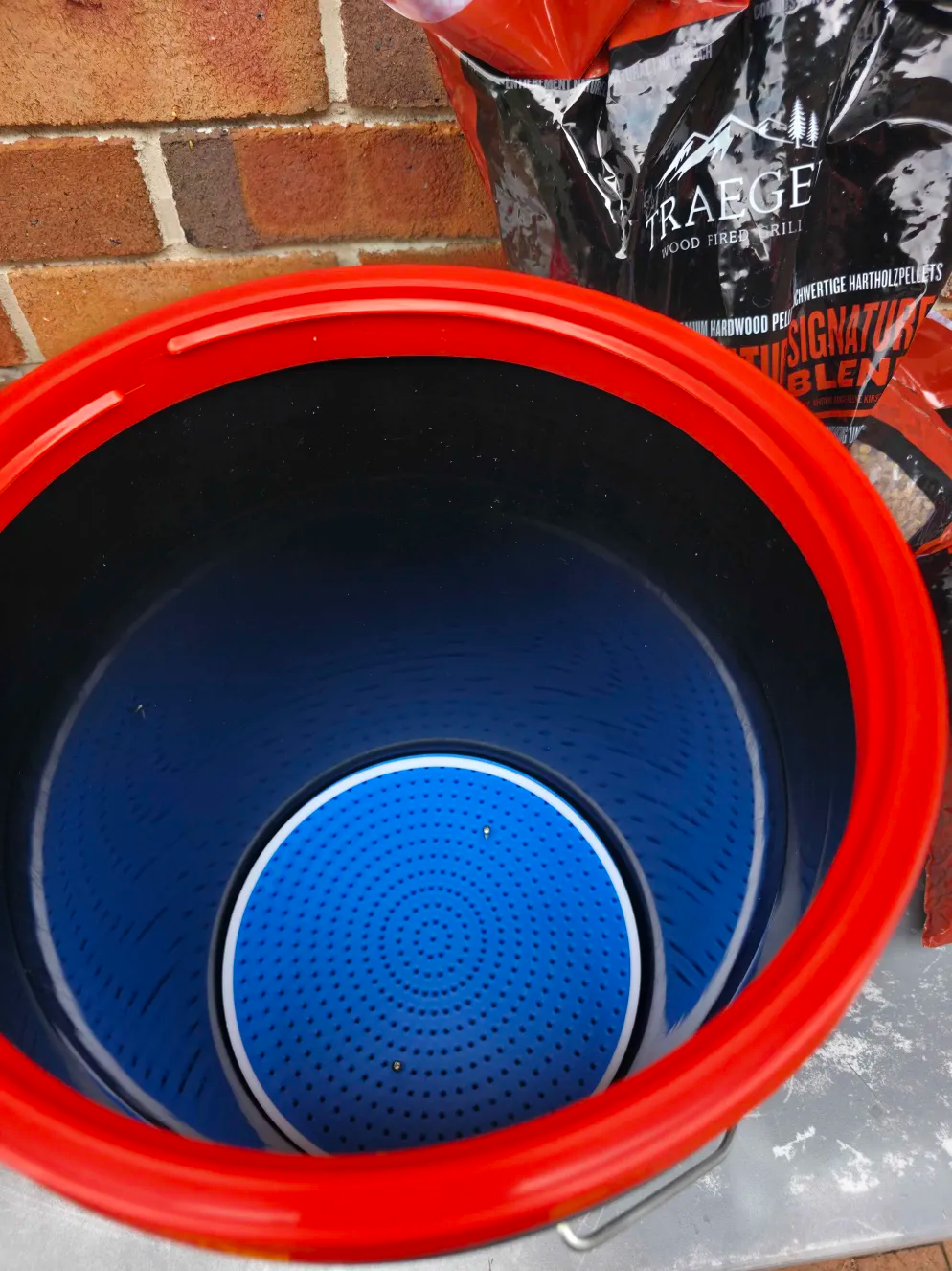 Pellet Smoker Bucket Sift