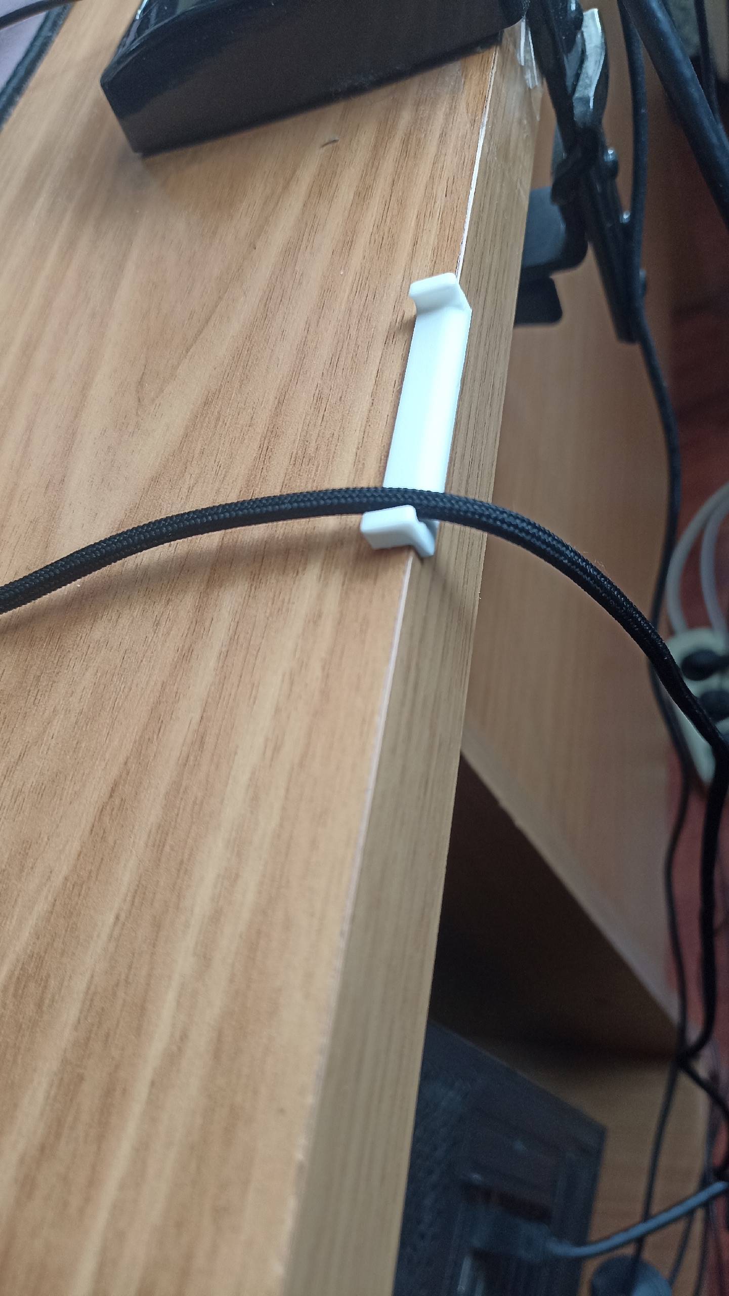 Mouse cable corner