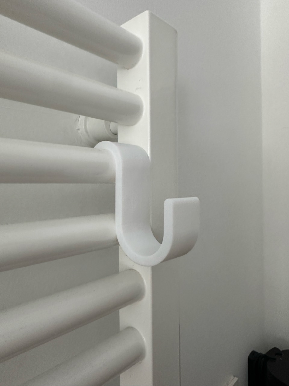 Universal Hook for 25 mm Towel Radiator