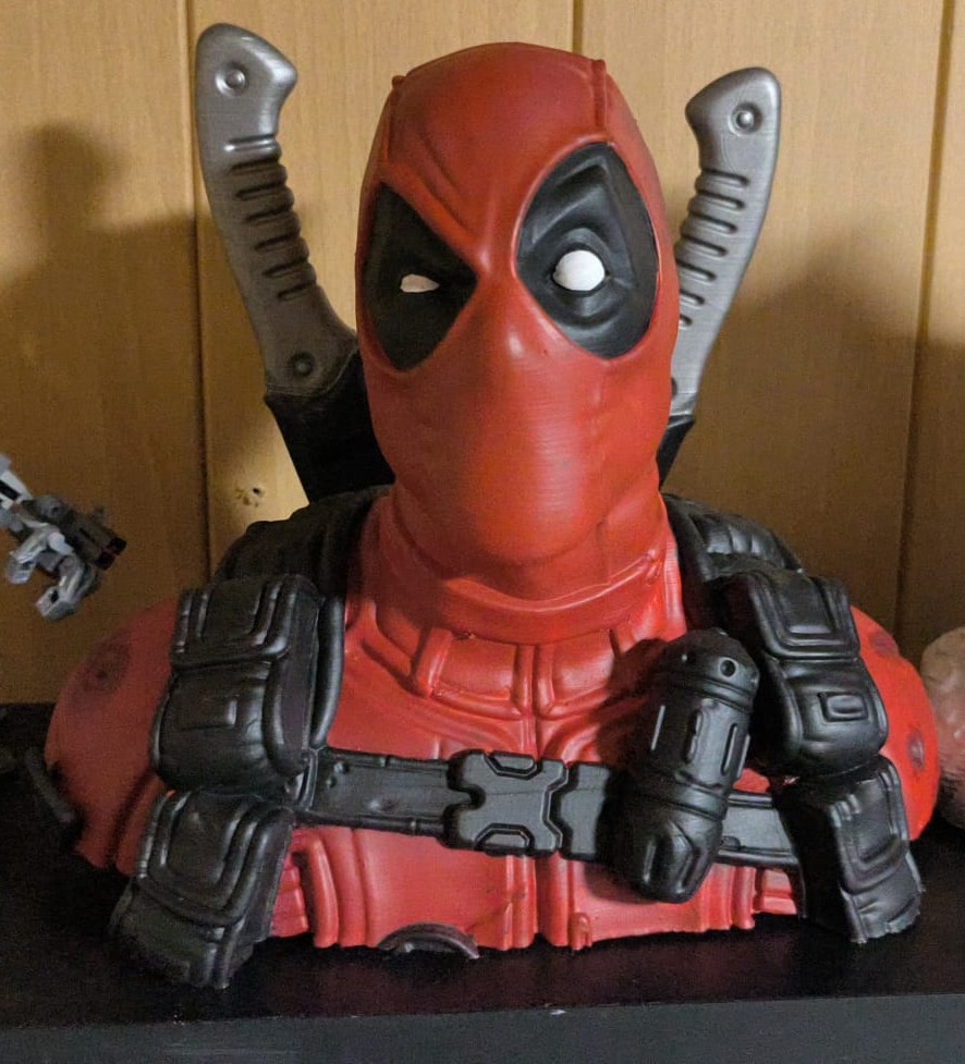 Deadpool head and shoulder