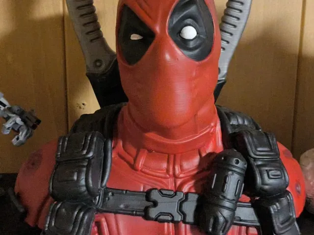 Deadpool head and shoulder