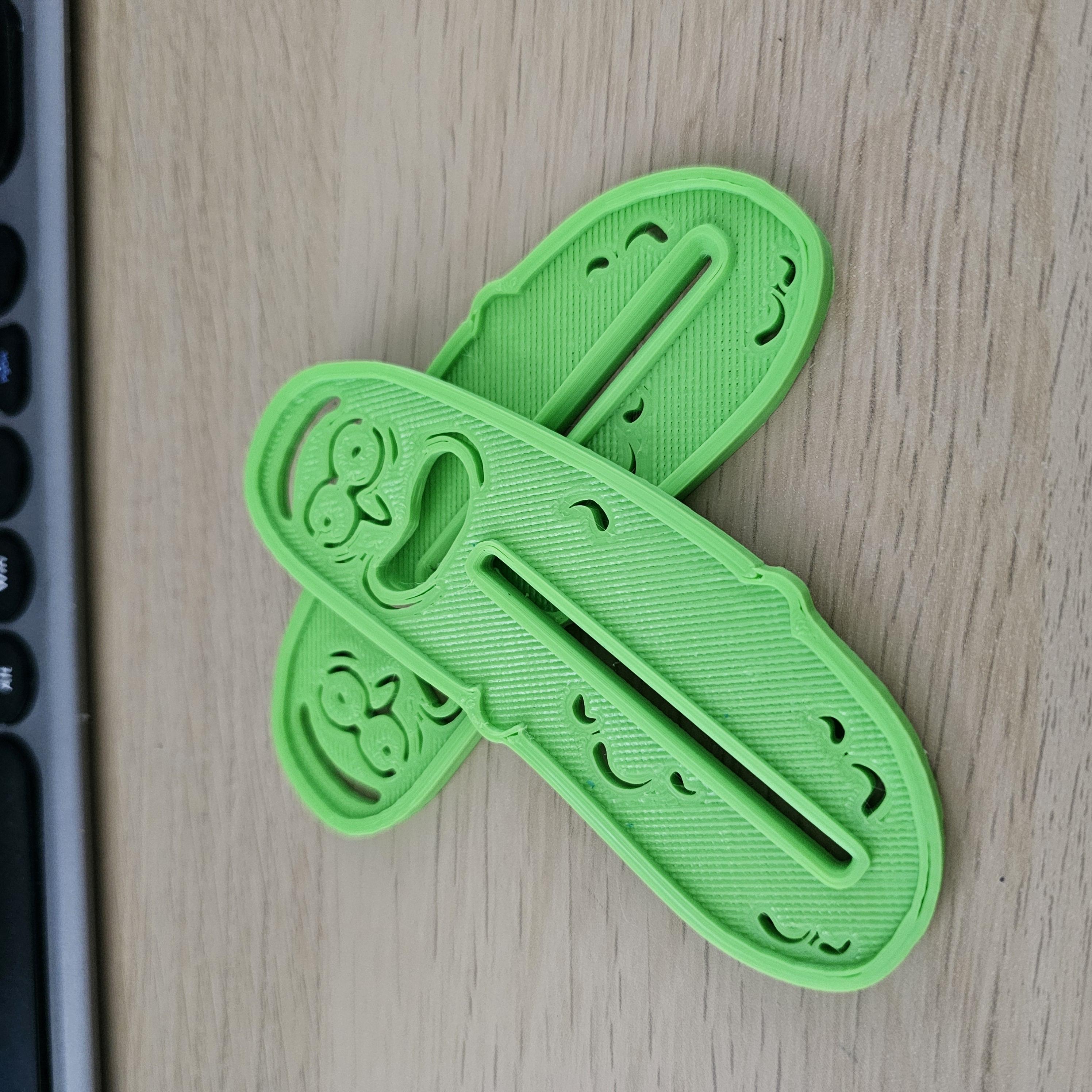 Miniatura 3 do modelo 3D Pickle Rick Tooth Paste Squeezer