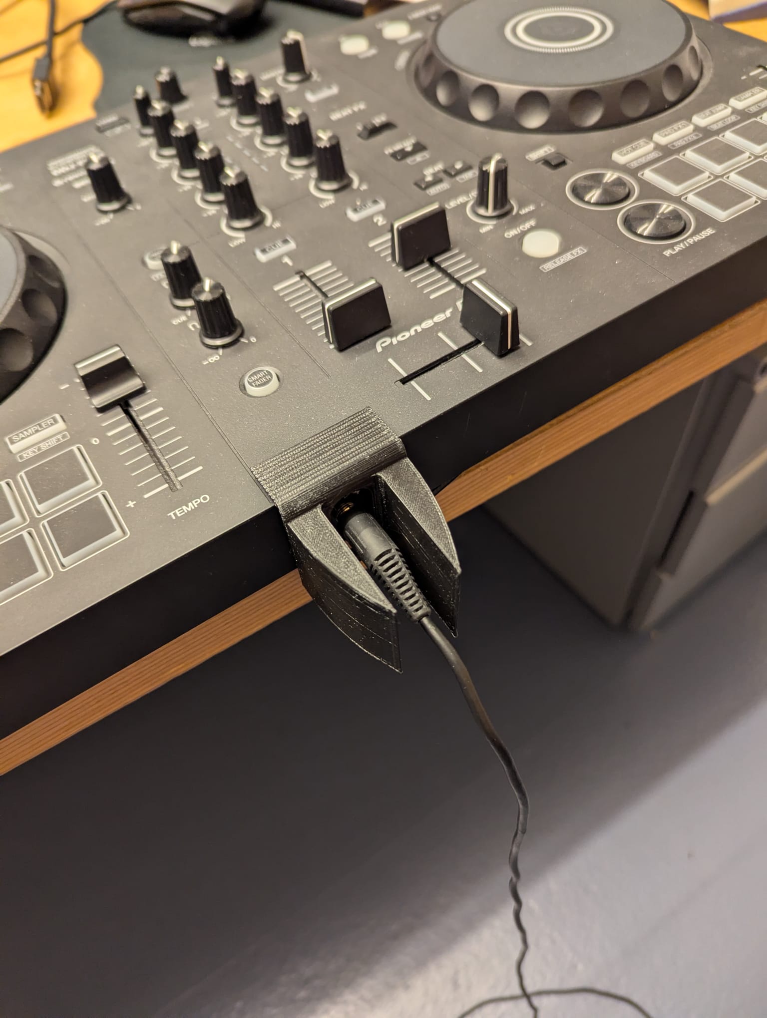 DDJ-FLX4 Headphone shield