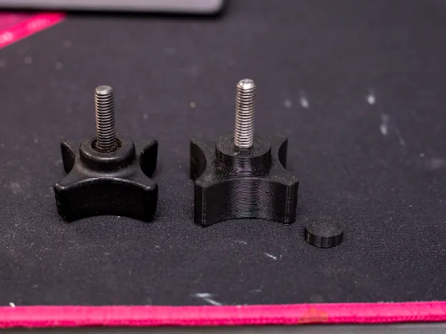 Manfrotto 004B light stand M6 locking screw