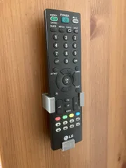 Simple (LG TV) Remote Mount
