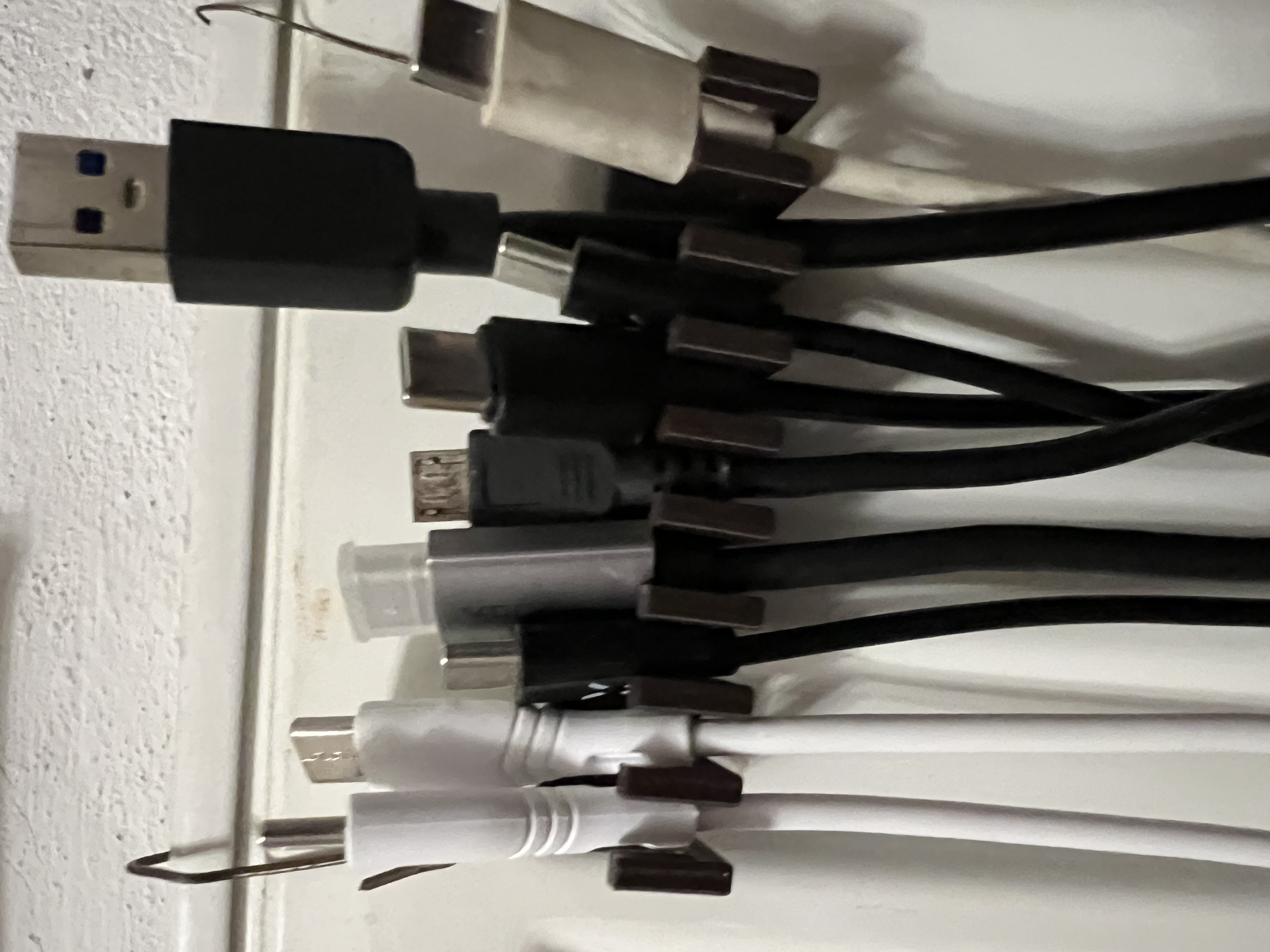 Malý držák kabelů - Small cable holder