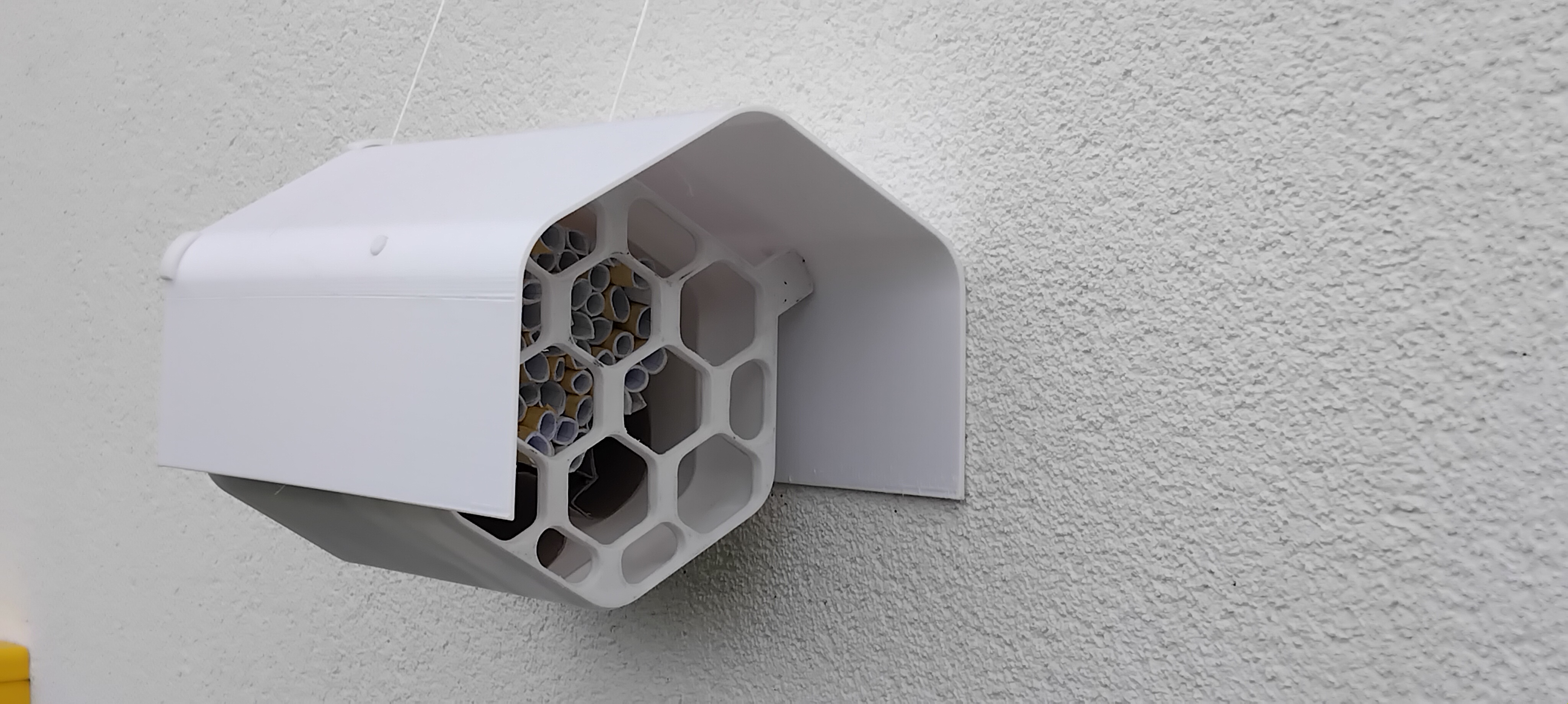 Bee hotel with hood - Meister Edel remix