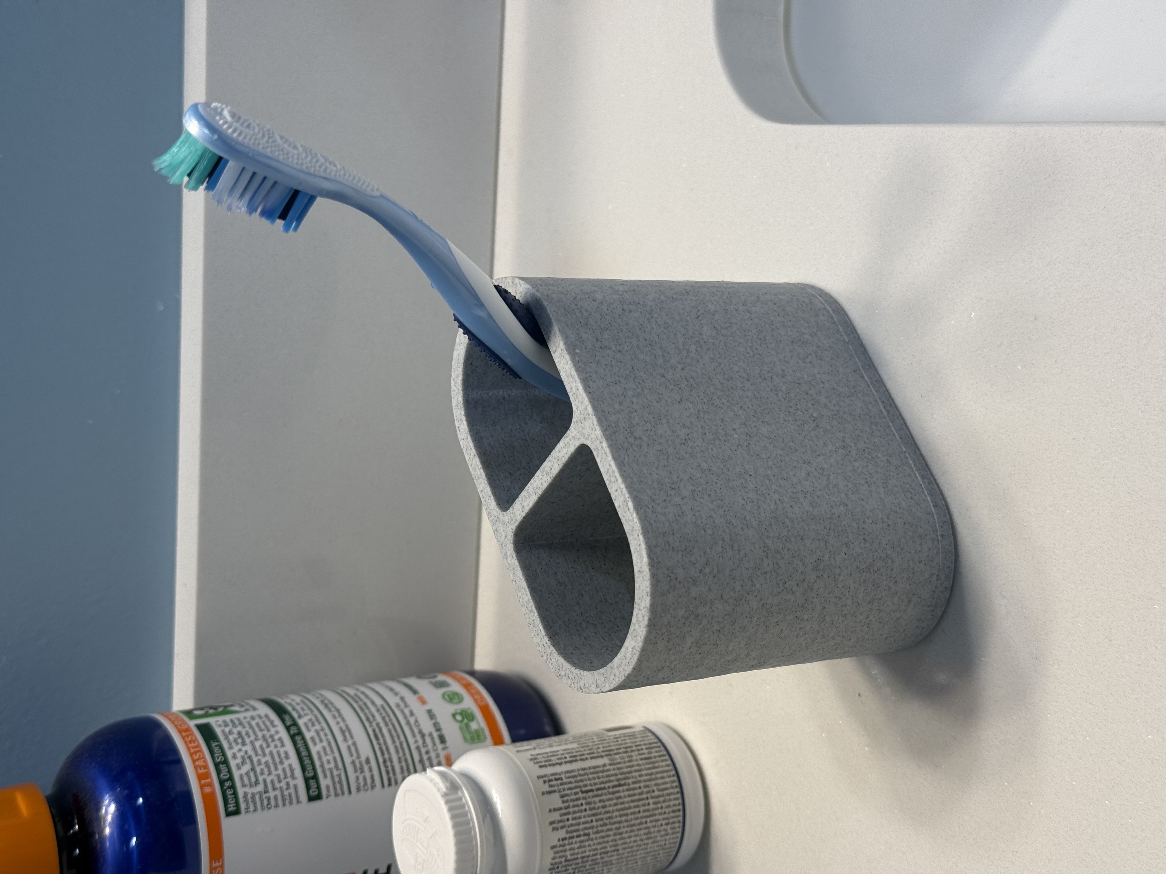 Simple Stylish Toothbrush Holder — miniatura 3