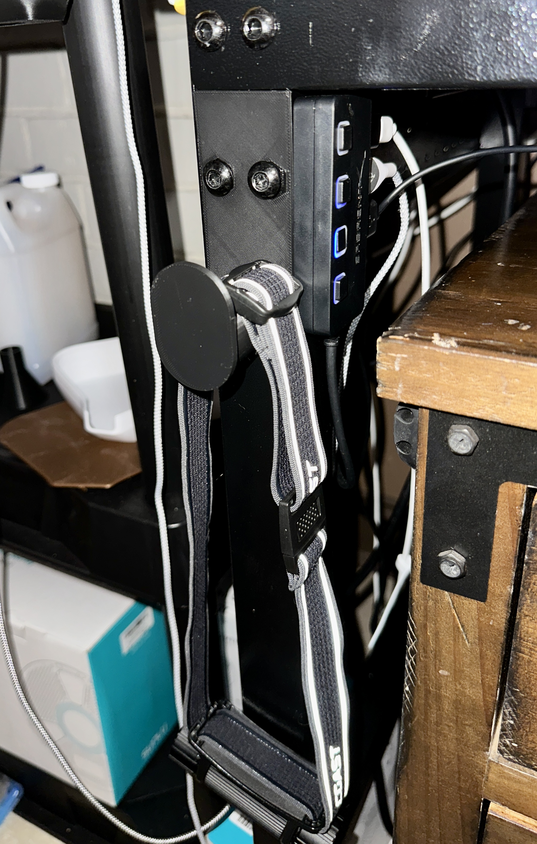 Cammoo Desk Headphone/Headlamp Holder