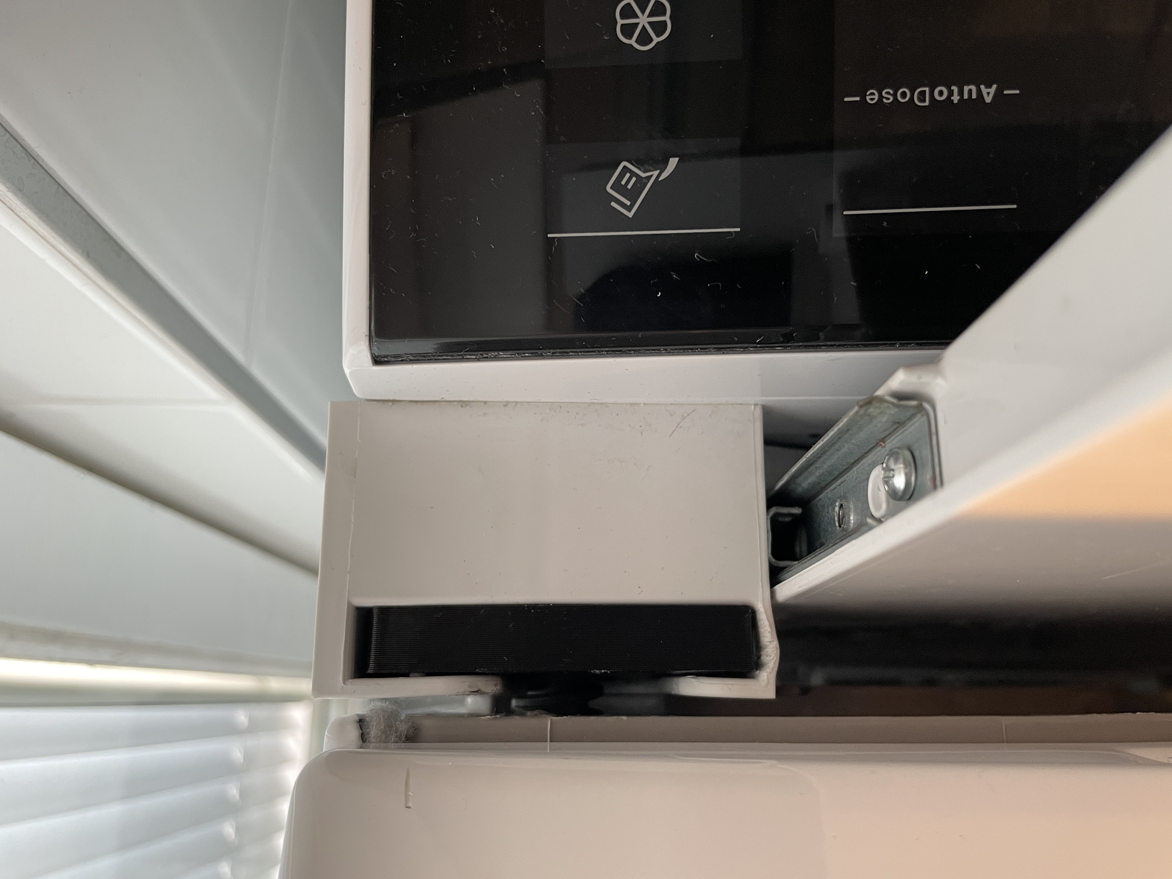 AEG/Electrolux A1WYHSK2 stacking kit with pull out shelf locking piece