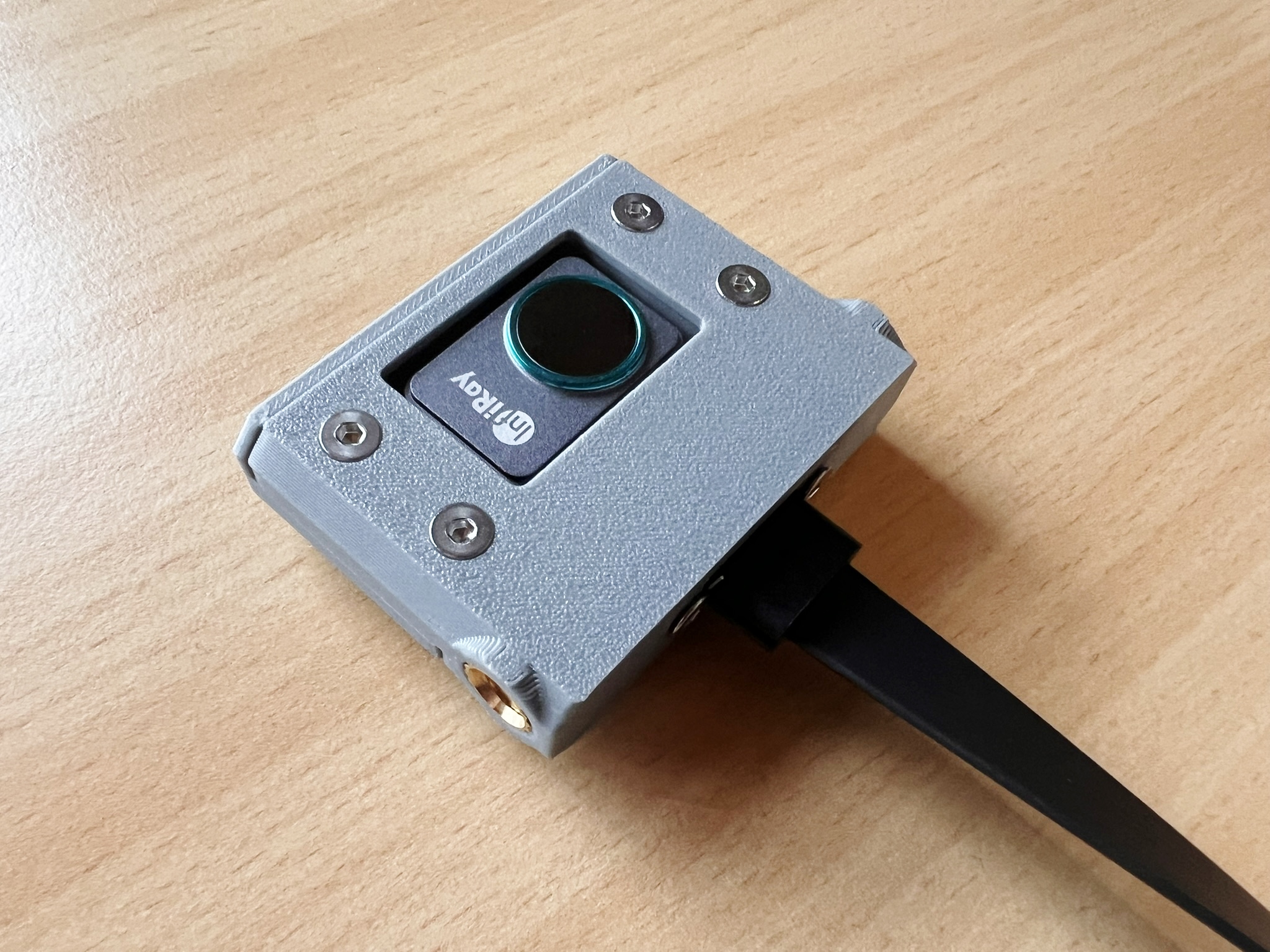 Infiray P2 Pro housing with tripod thread