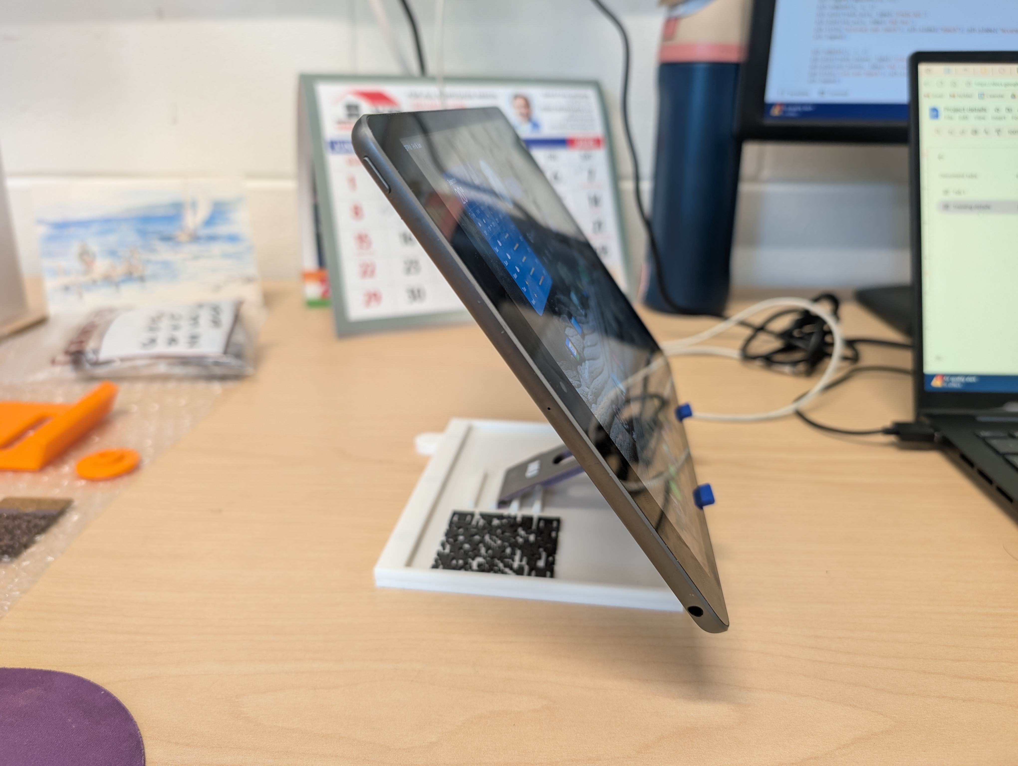 Foldable iPad Stand
