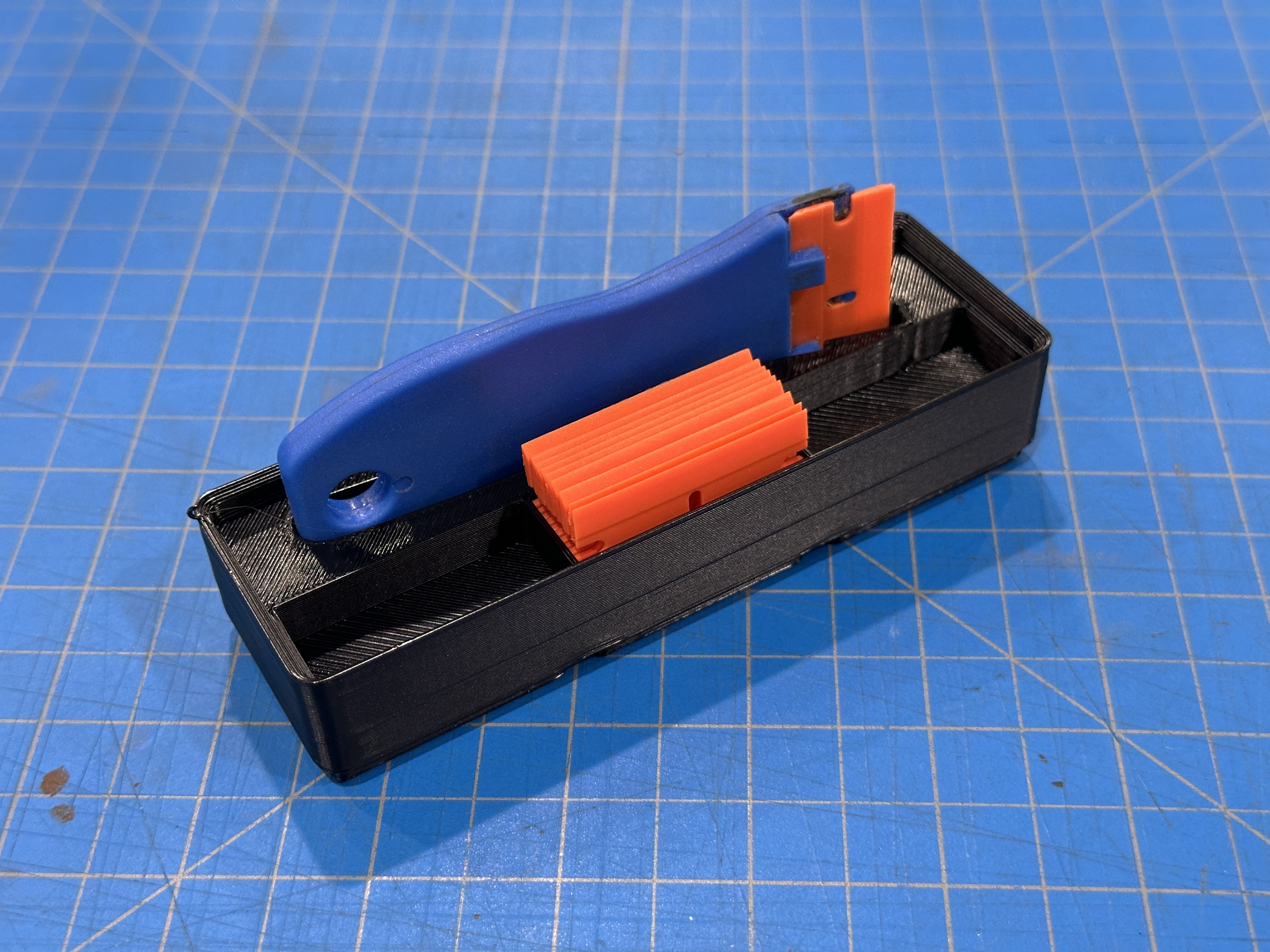 Remixed Gridfinity Scraper and Blade Holder