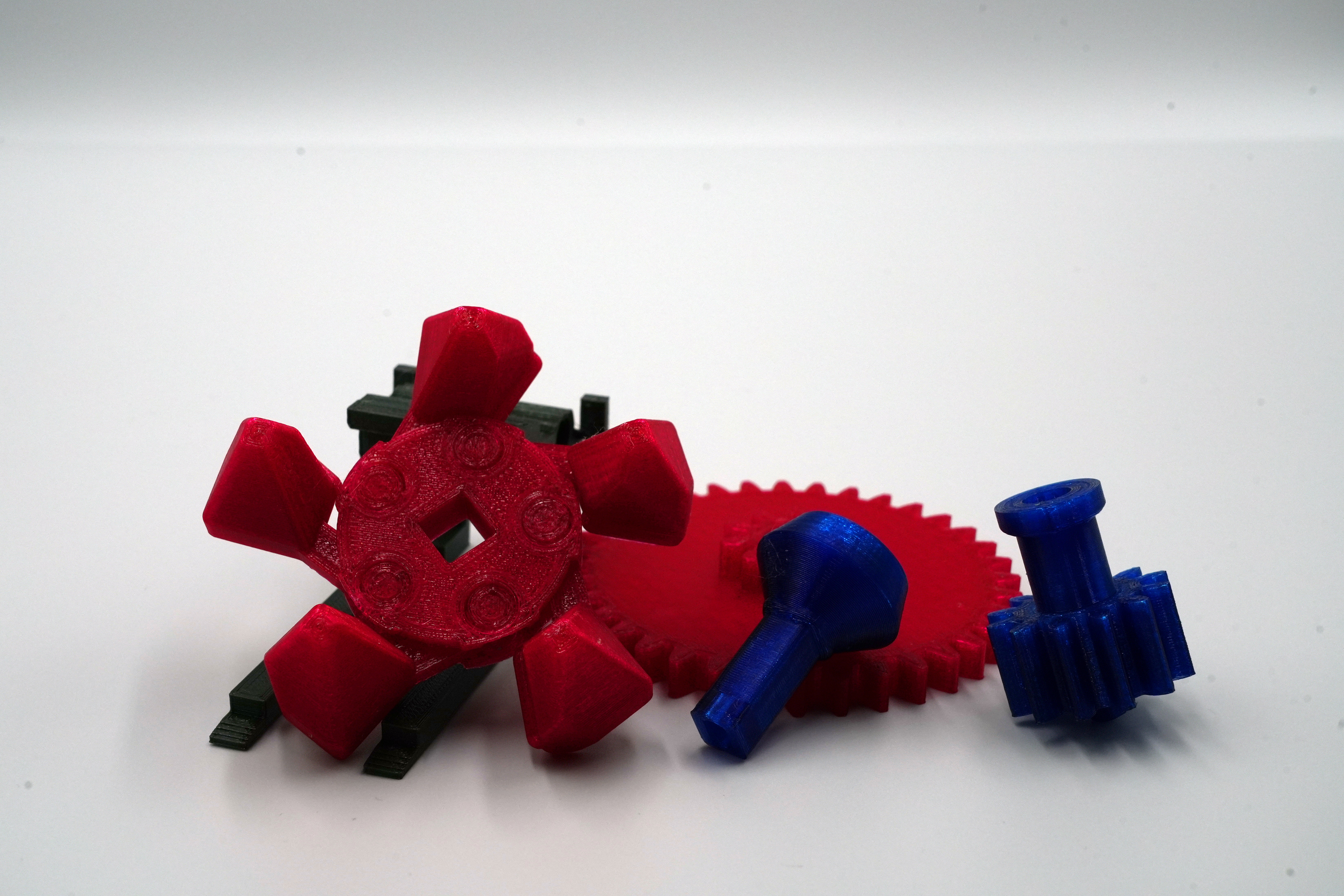 THWACKINATOR: An expanding, hammer based, battle top with a ripcord and geared launcher system