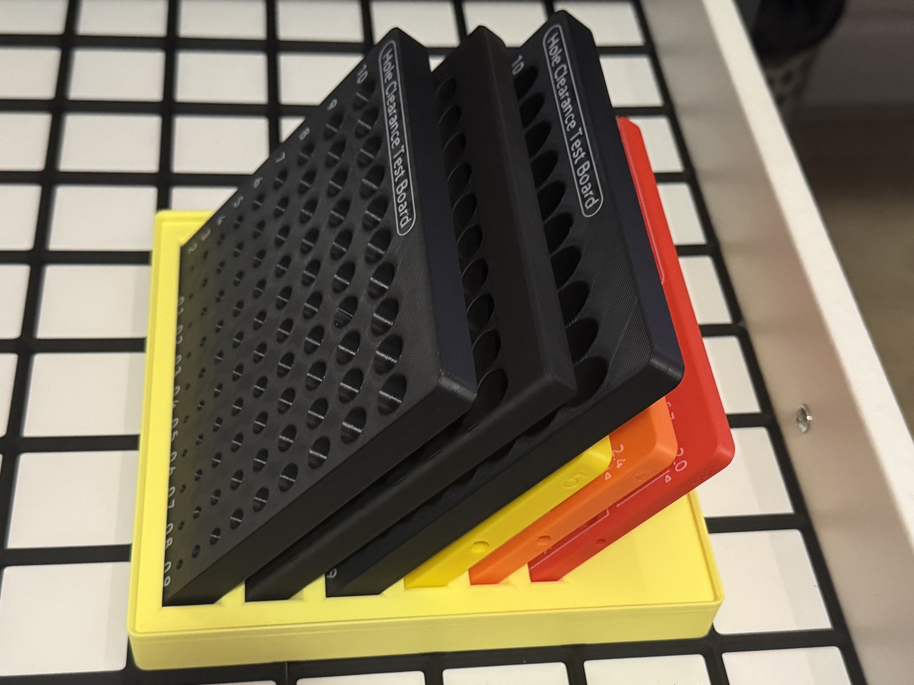 Gridfinity ALCH Hole size and hardware design boards holder