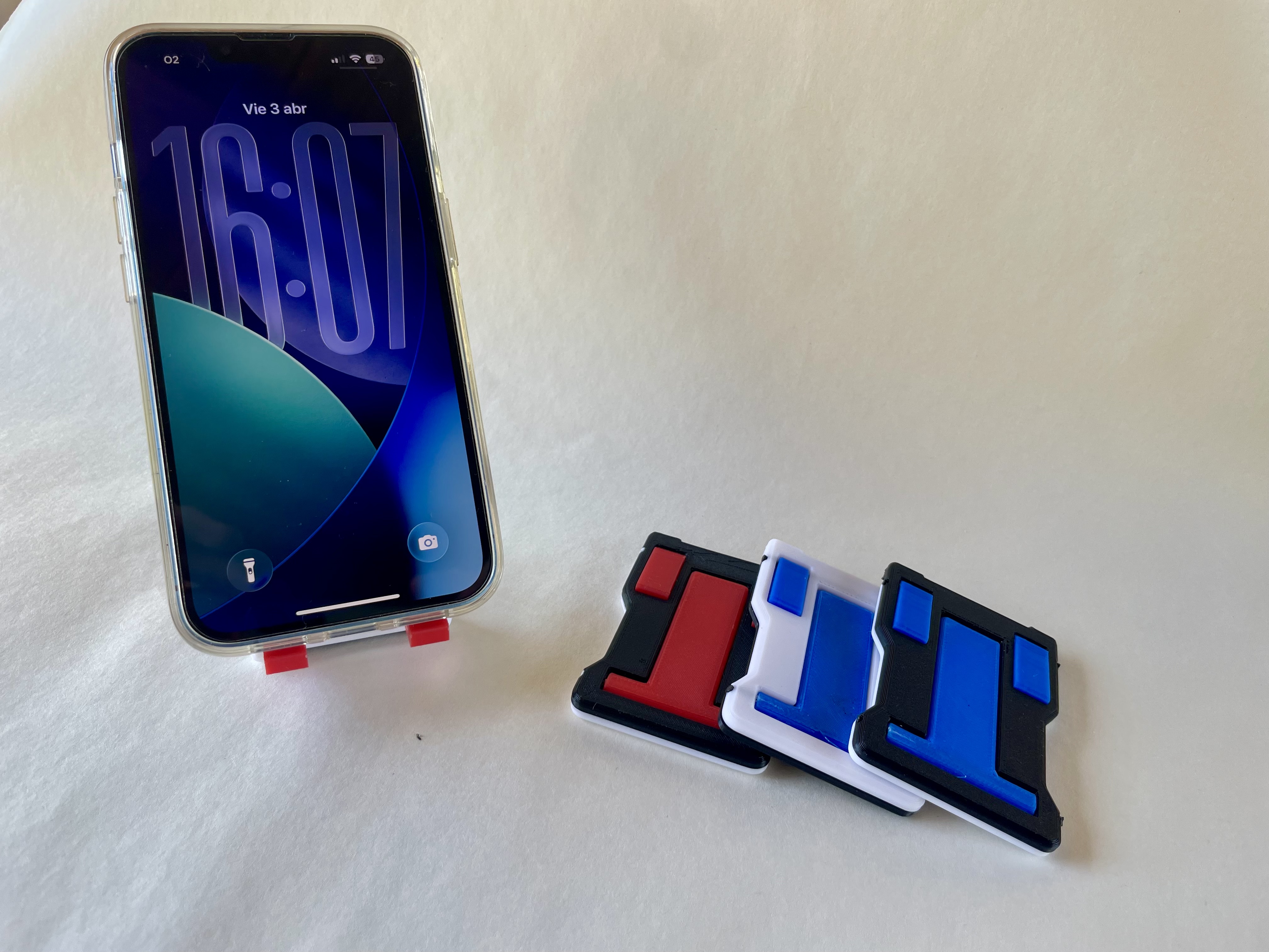 Soporte para móvil plegable para mesa de la TV o sofá 3D model