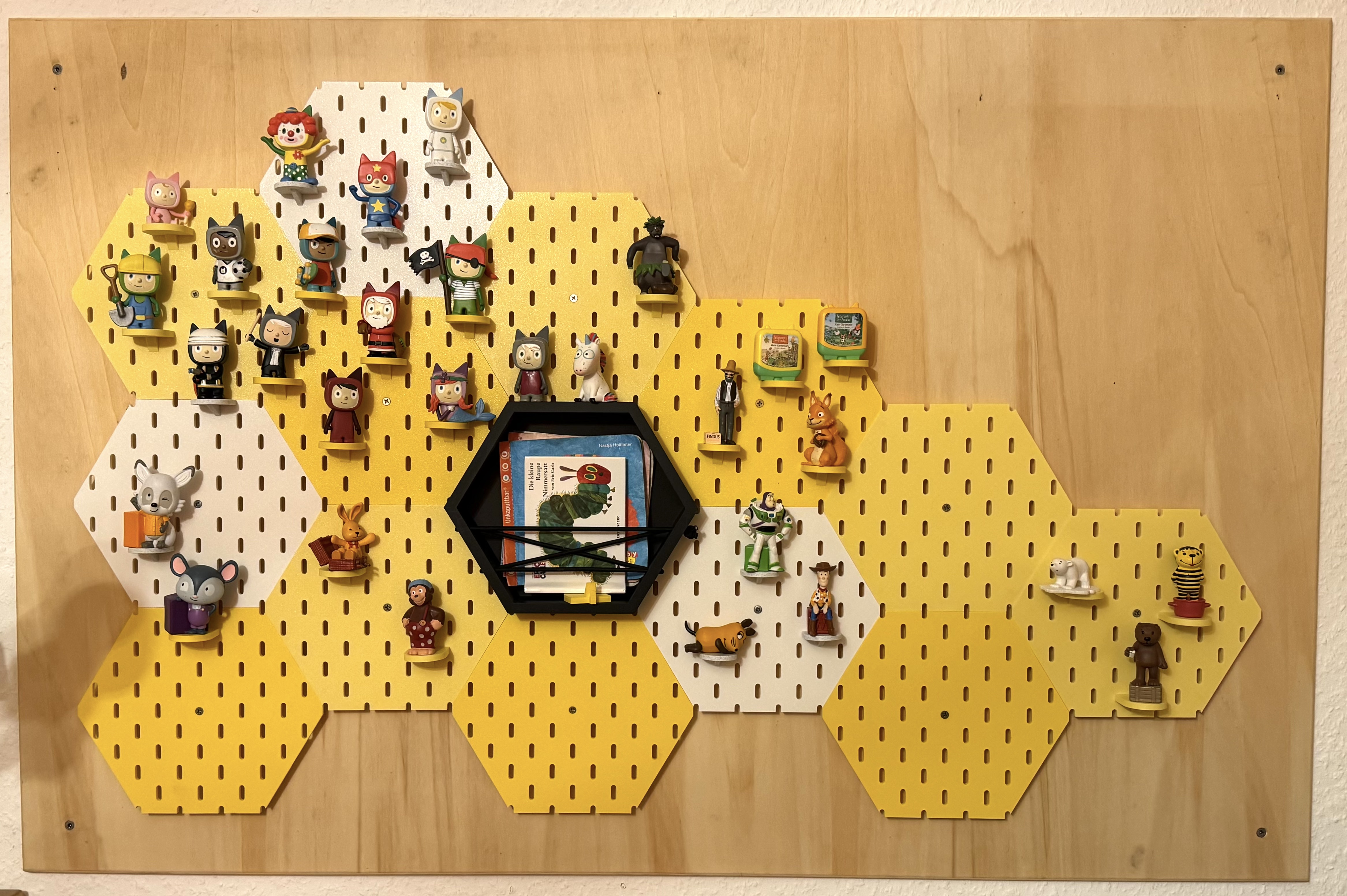 HexBase – Modular Hexagon Pegboard (IKEA Skadis Compatible)