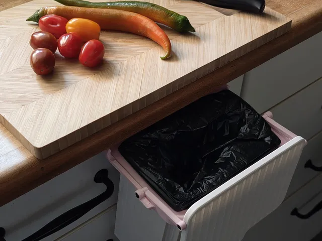 flatcan - a tiny kitchentrashcan that uses dogpoopbags