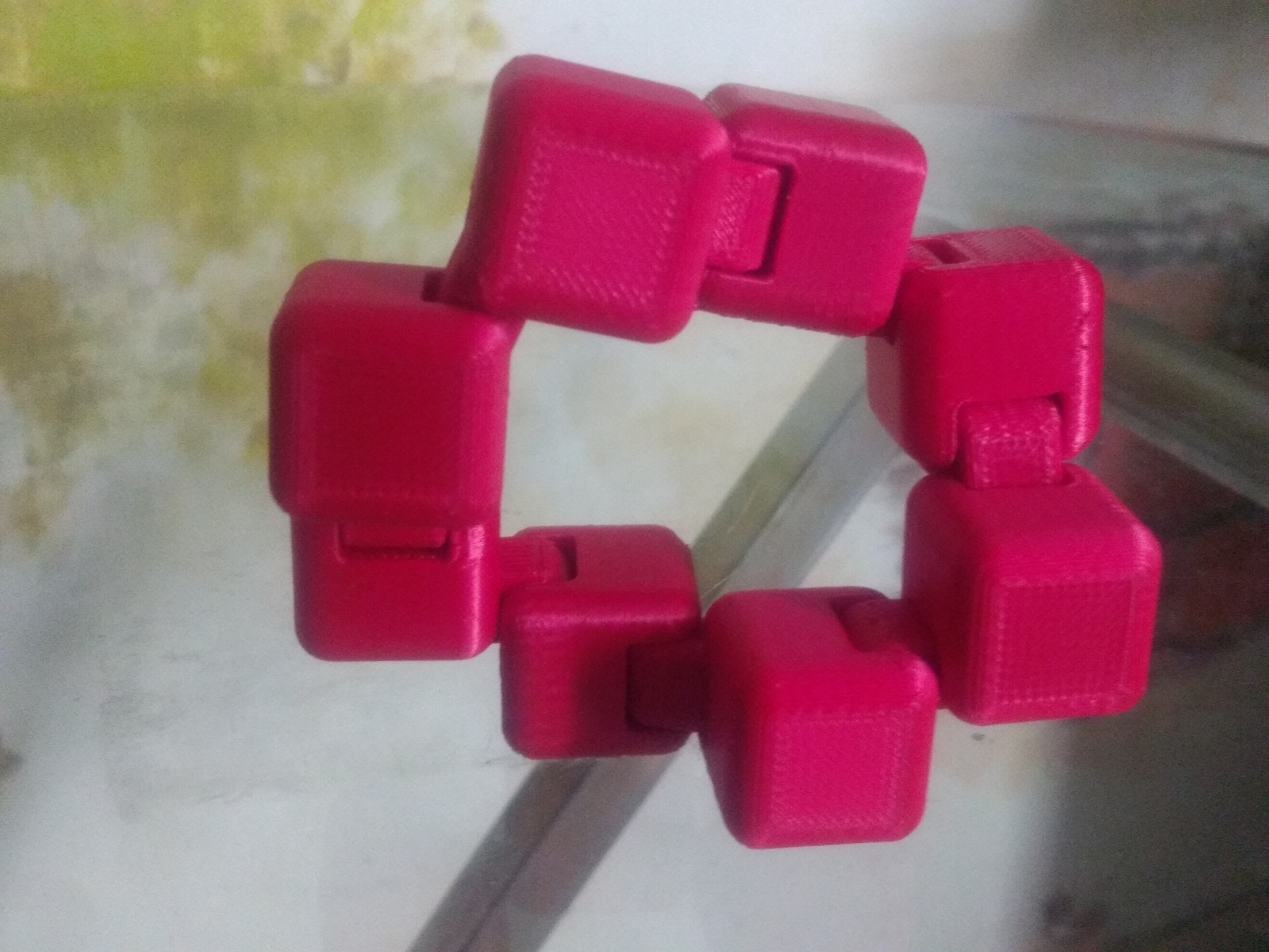 Modified Infinity Cube with Unexpected Motion