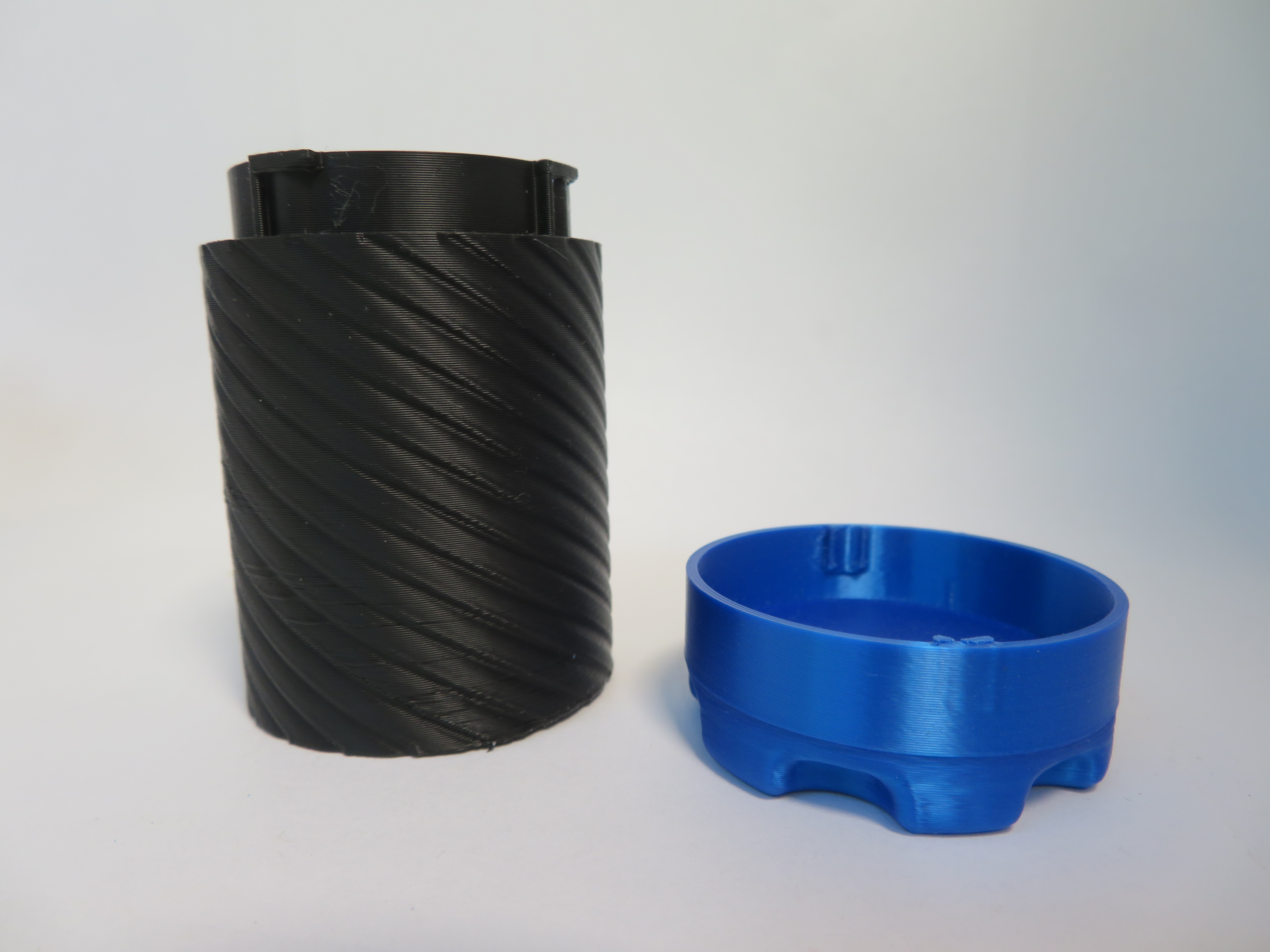 Miniatura 6 do modelo 3D Twist & Lock Container (3 Sizes!)