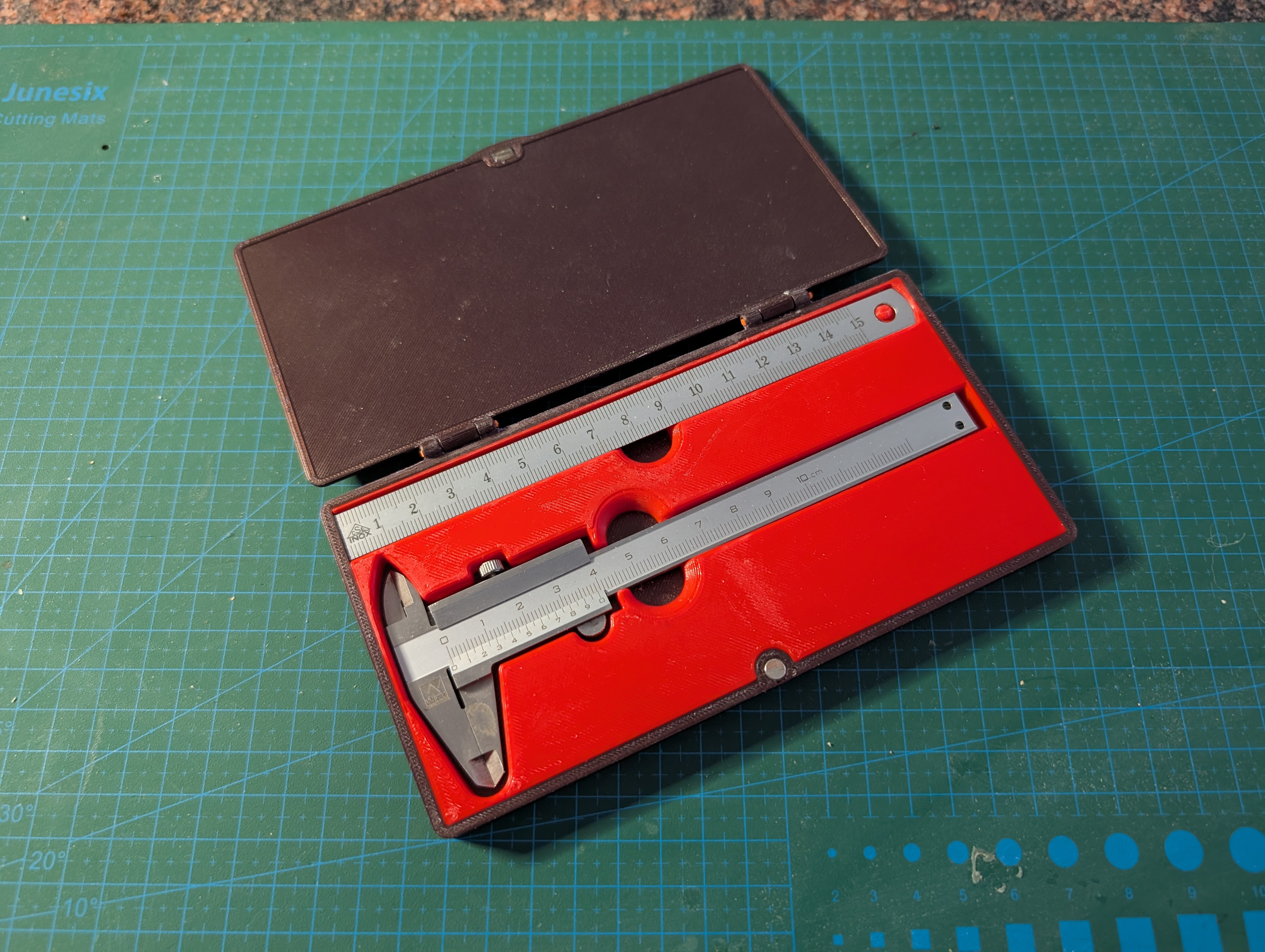 Case für Taschen-Messschieber und Massstab